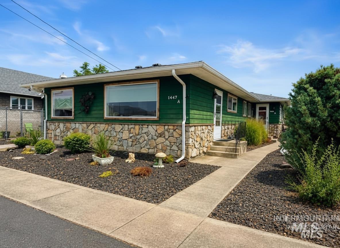 1447 10th Street Property Photo 1