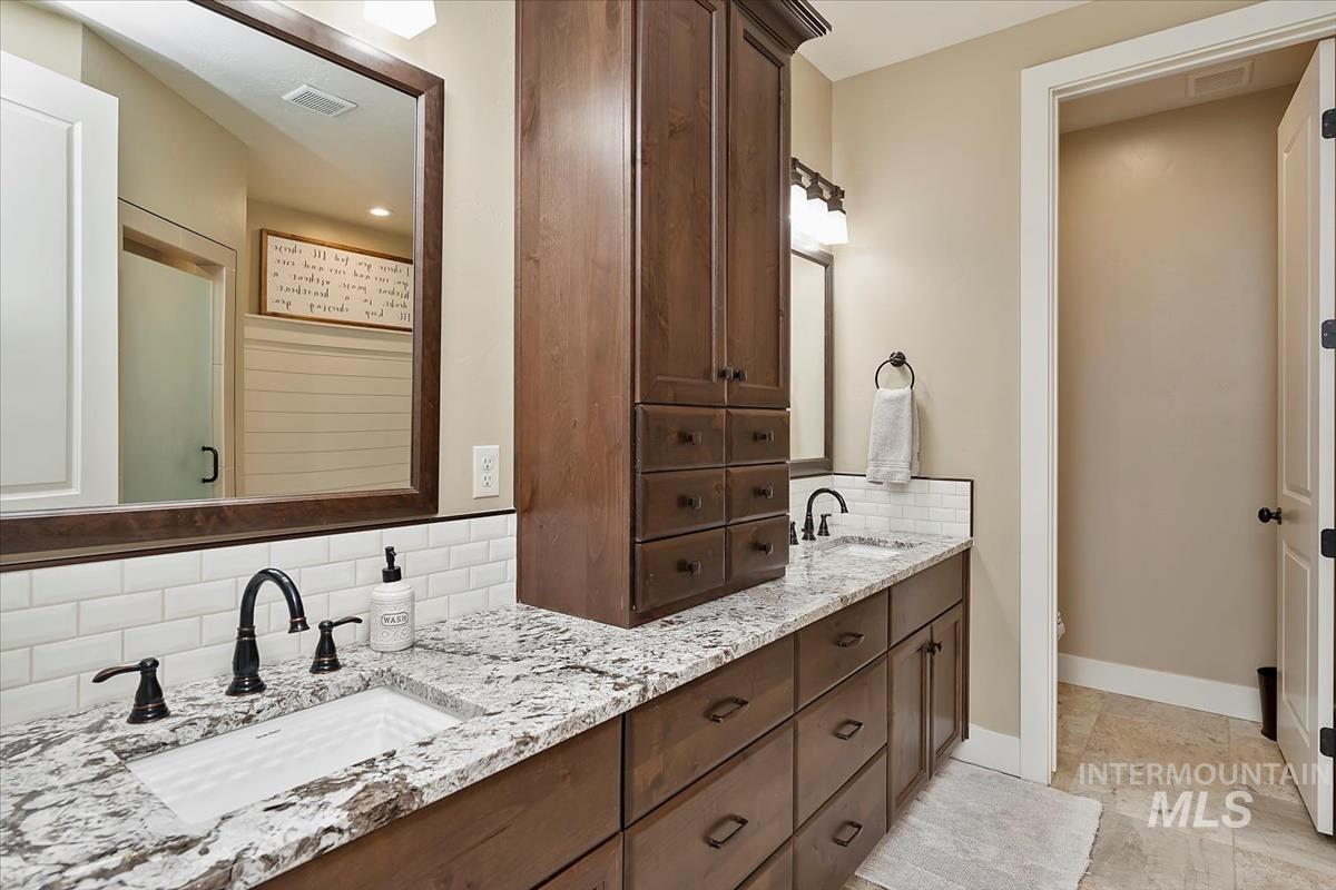 11223 West River Road Property Photo 18