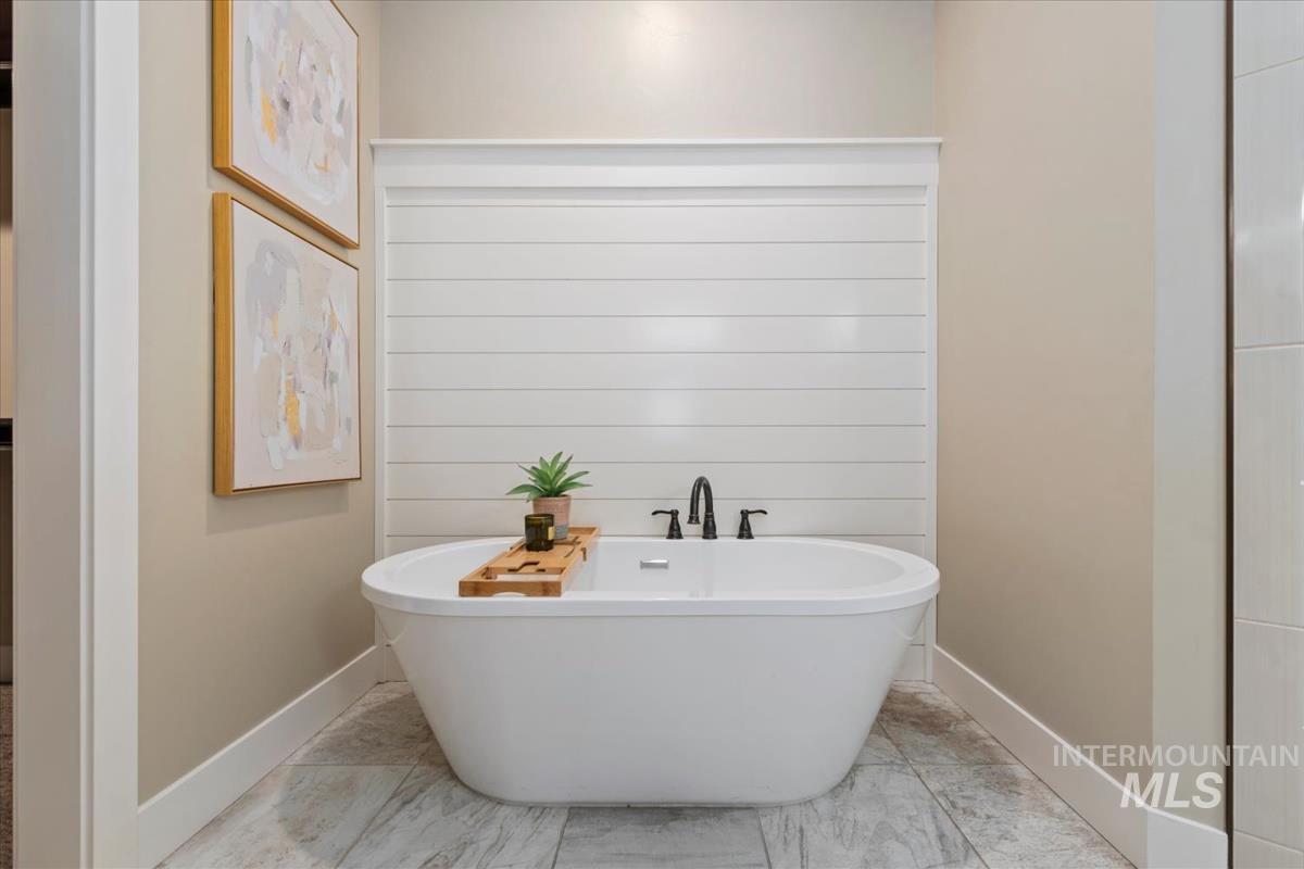 11223 West River Road Property Photo 19