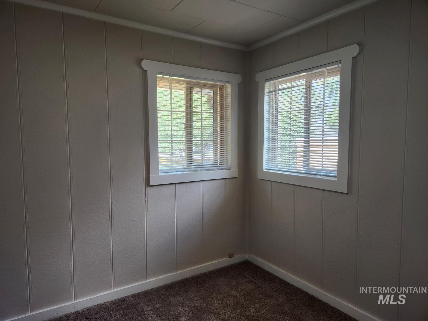 203 1st St Property Photo 9