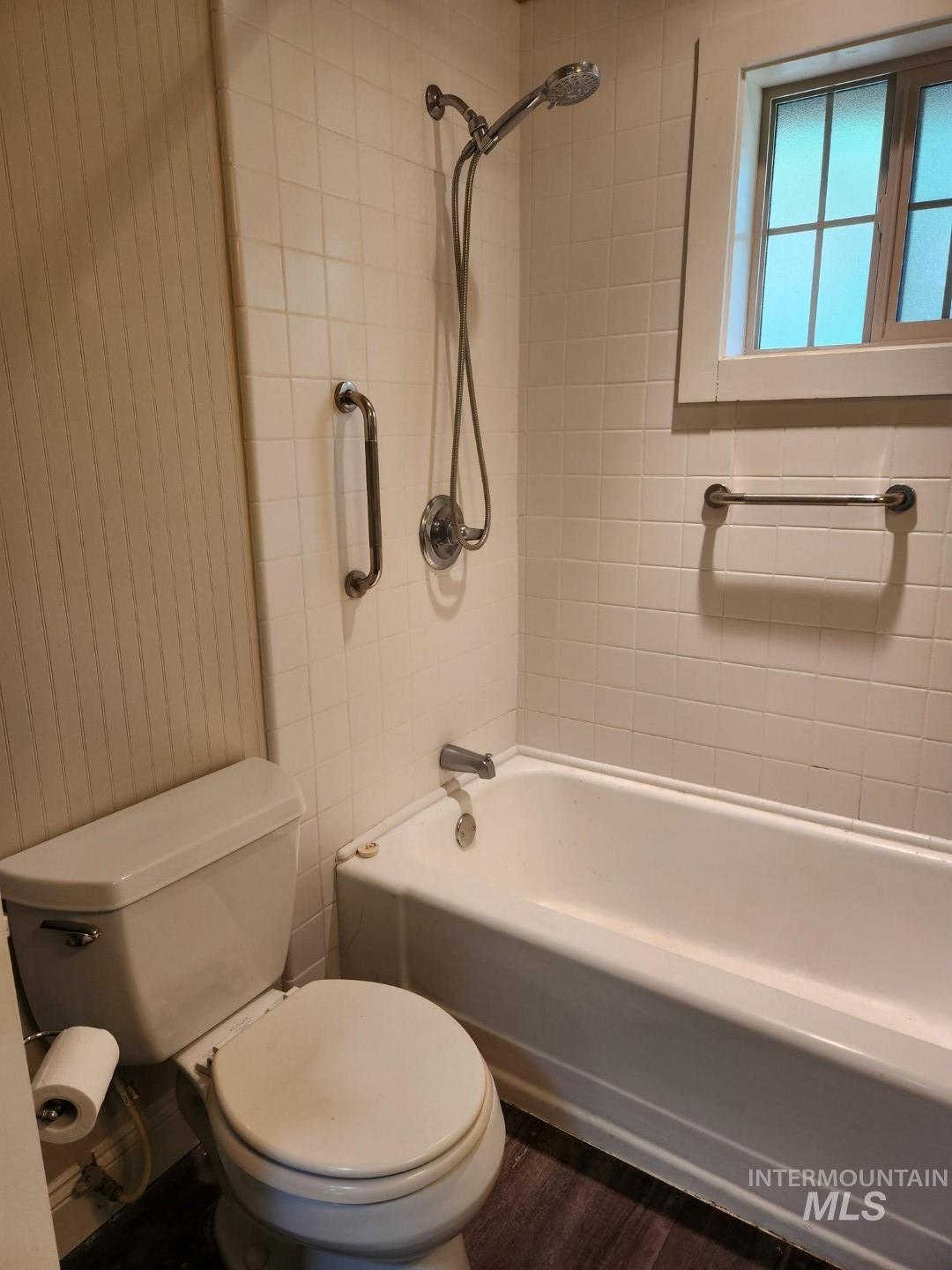 203 1st St Property Photo 14