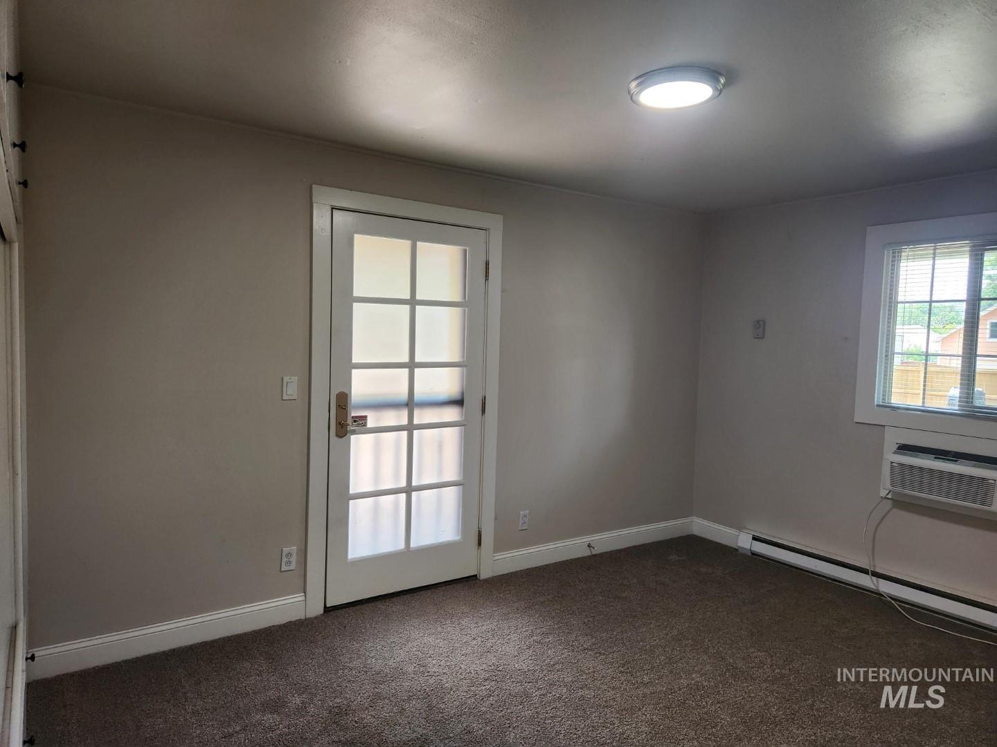 203 1st St Property Photo 16