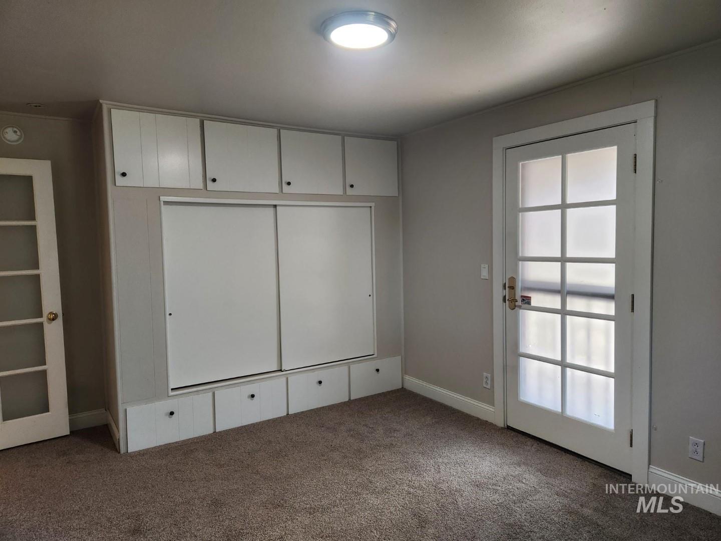 203 1st St Property Photo 17