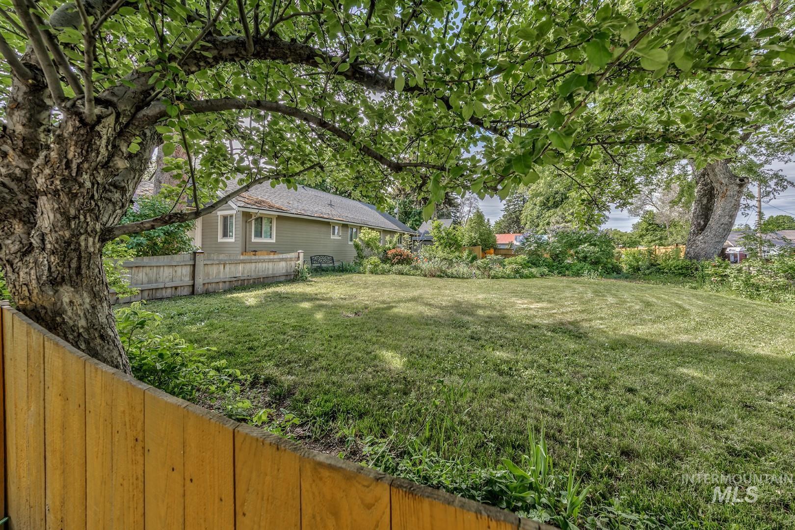 203 1st St Property Photo 48