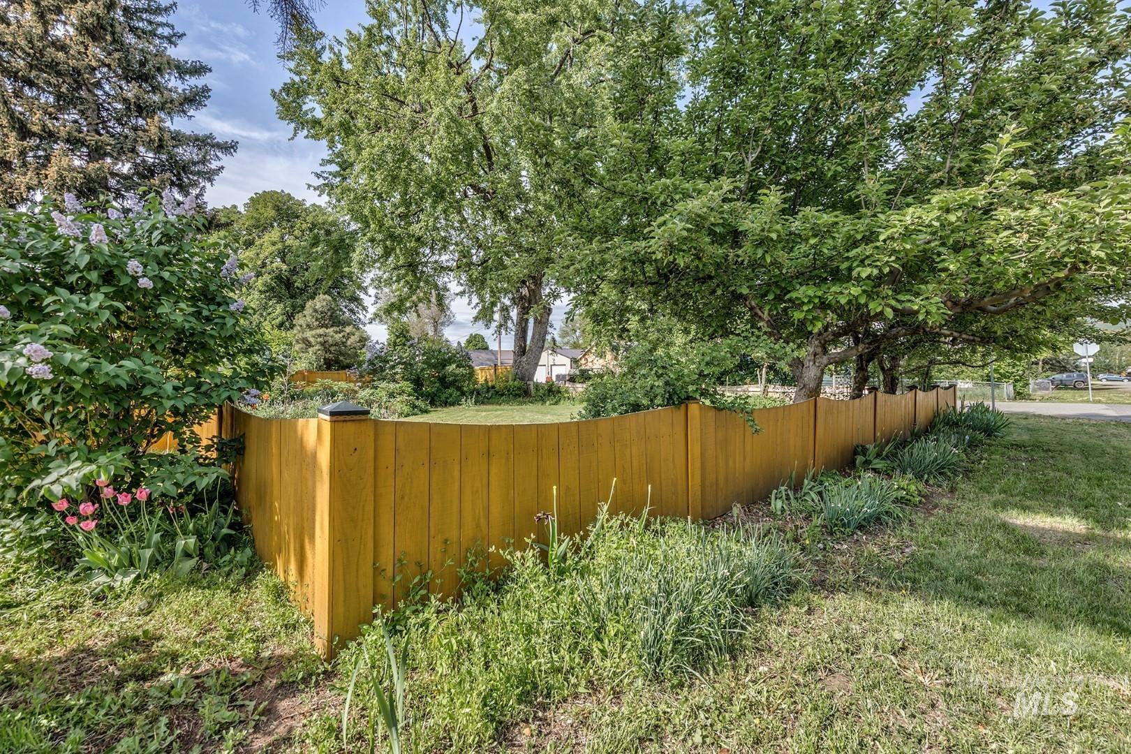 203 1st St Property Photo 49
