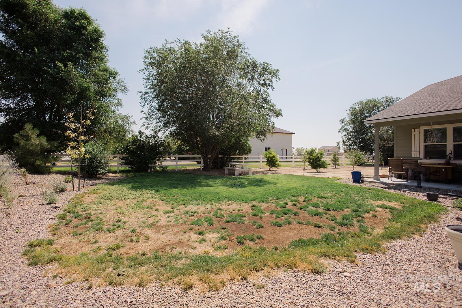 865 Se Hamilton Road Property Photo 4
