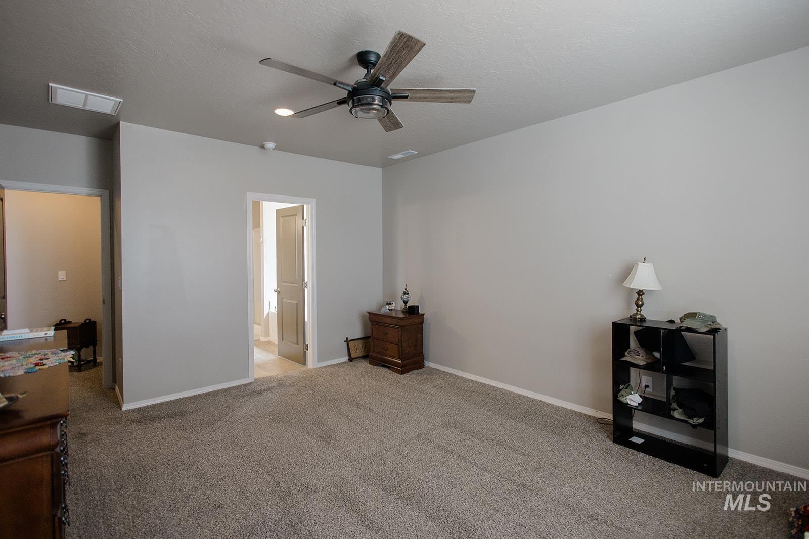 865 Se Hamilton Road Property Photo 17