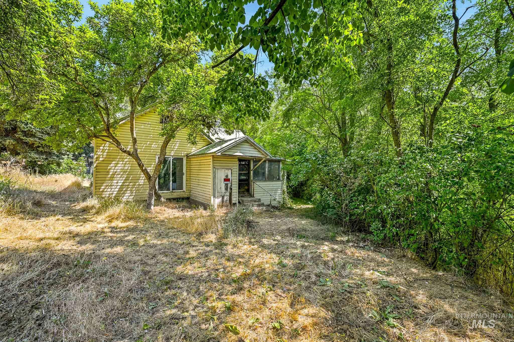 101 2nd St Property Photo 9