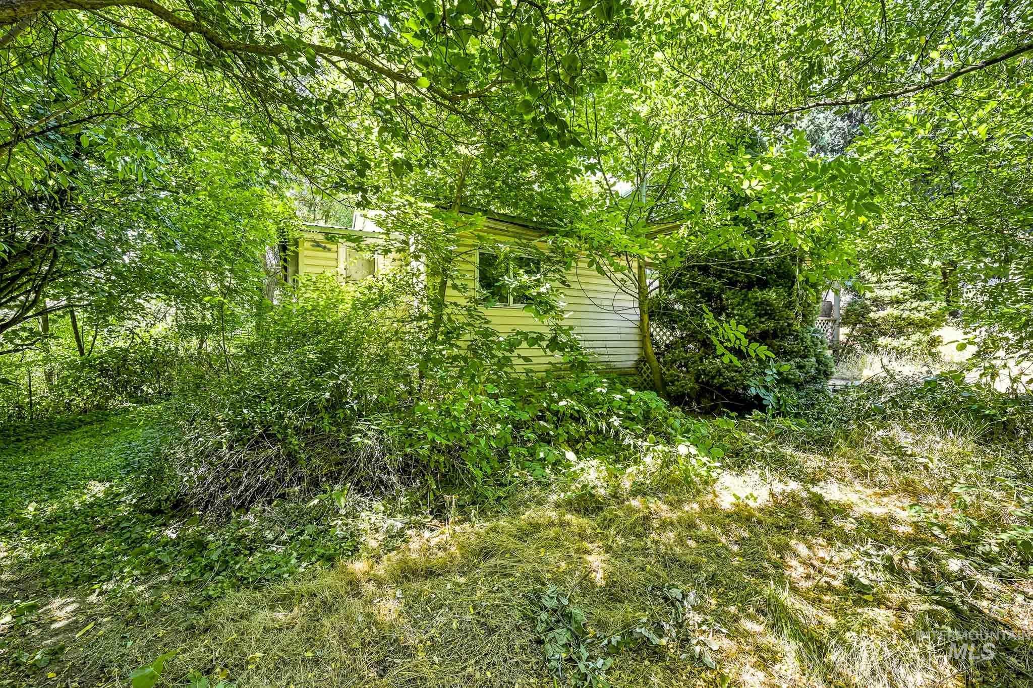 101 2nd St Property Photo 12
