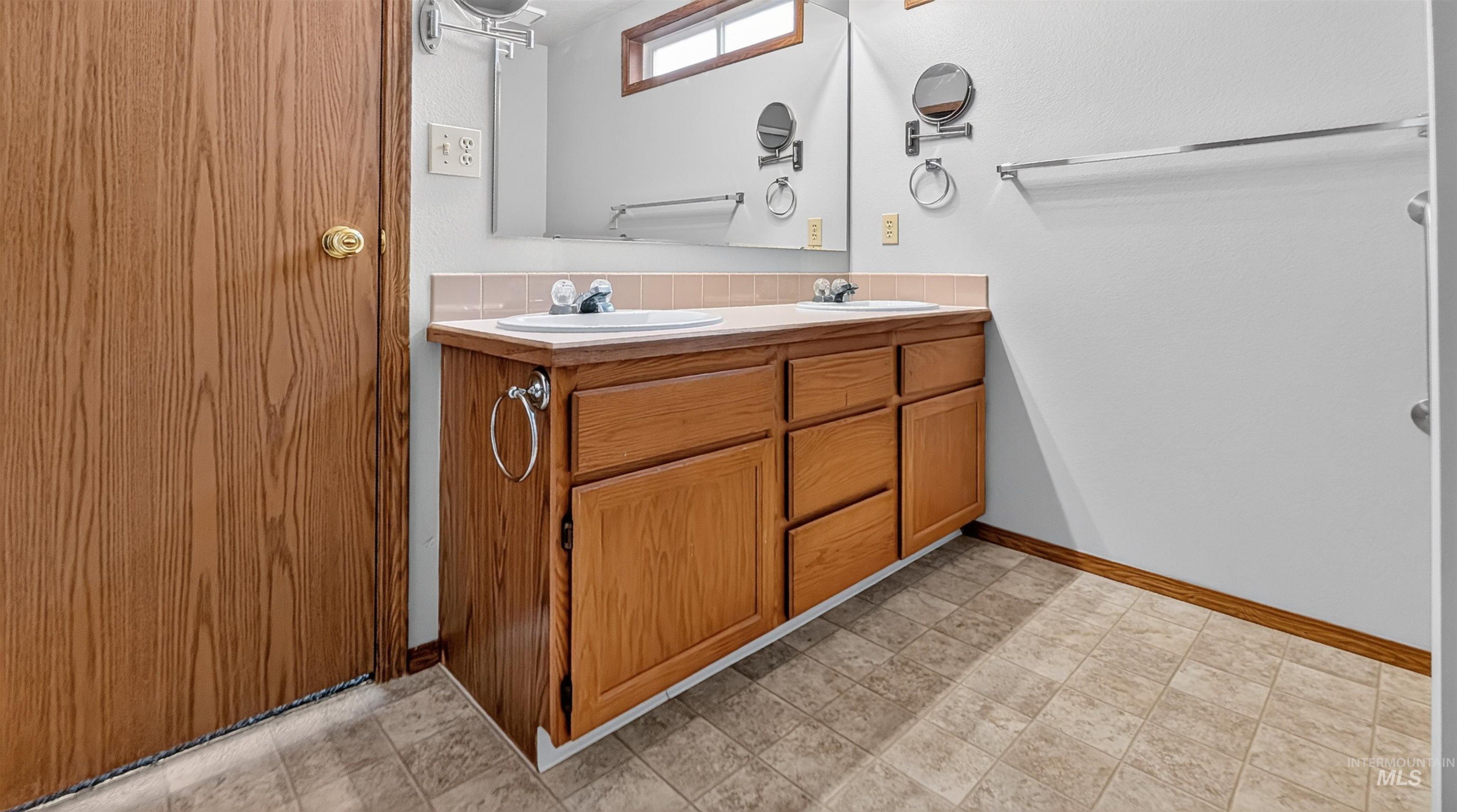 3698 S Peoria Way Property Photo 19