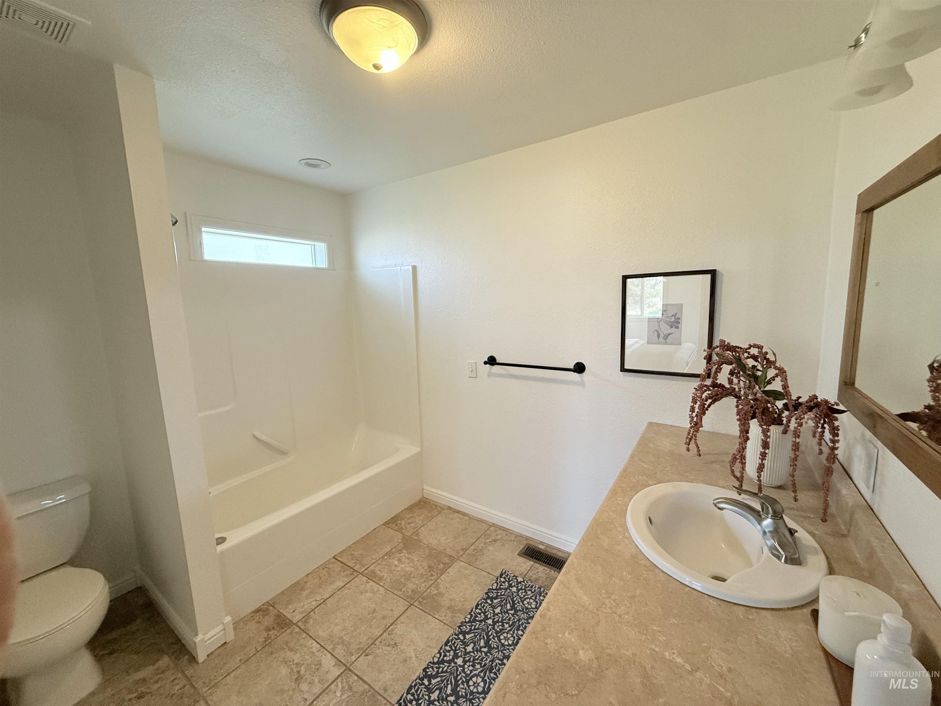 1240 E 600 N Property Photo 15