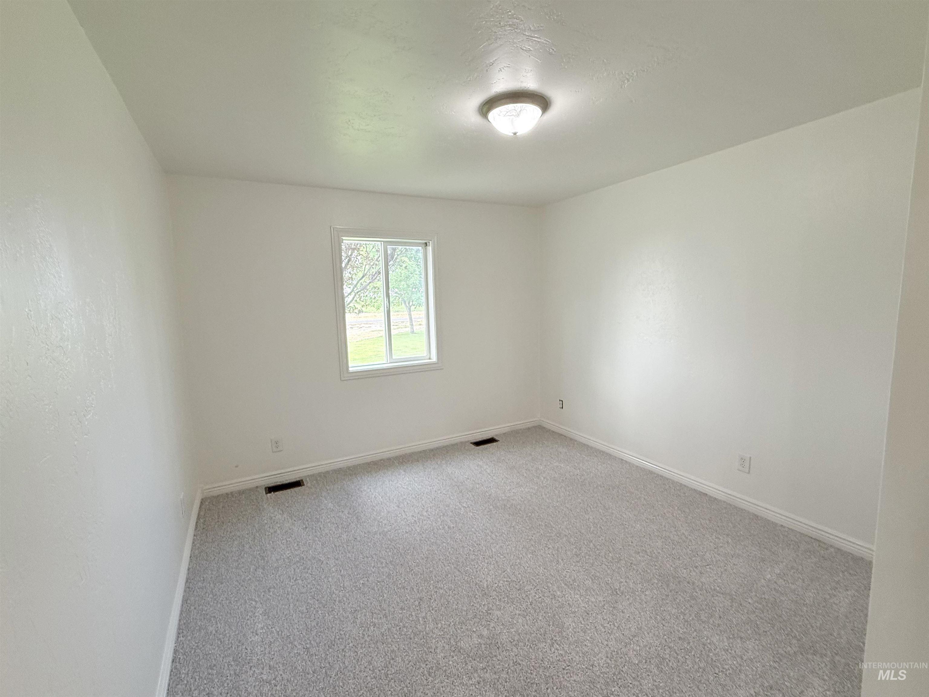 1240 E 600 N Property Photo 18