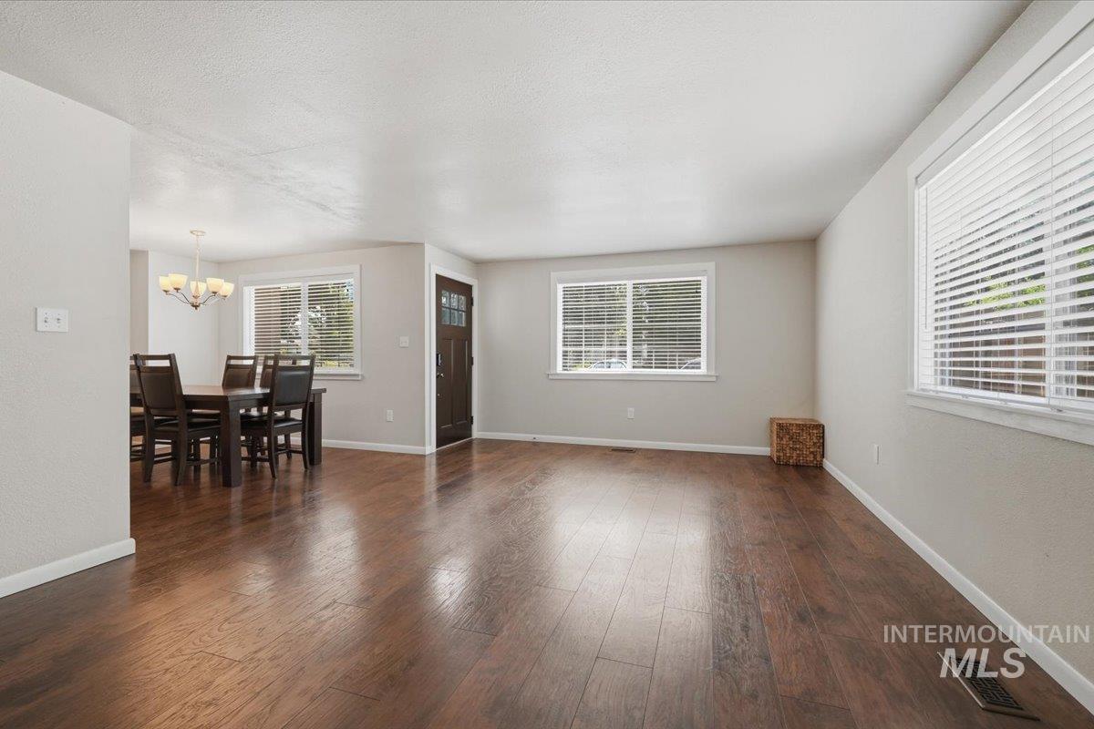 1360 W Targee St Property Photo 4