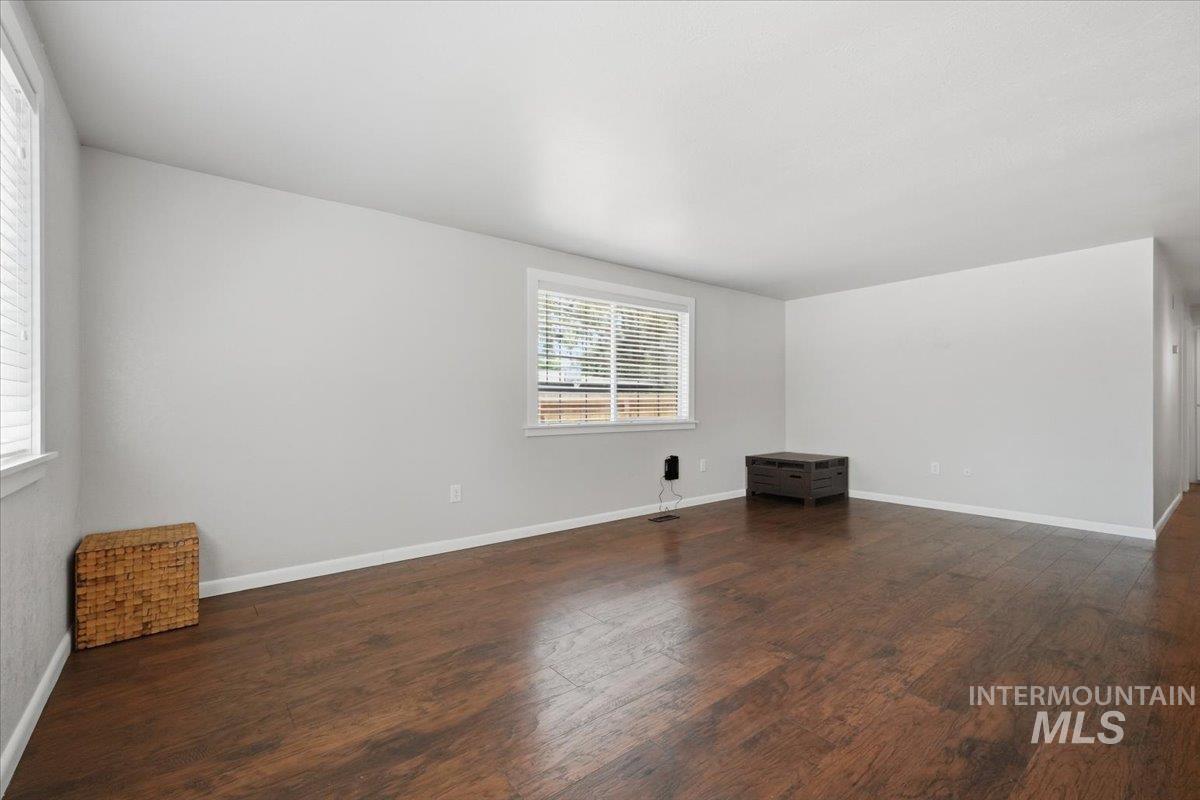 1360 W Targee St Property Photo 6
