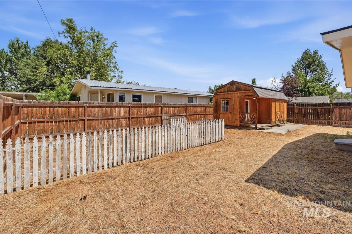 1360 W Targee St Property Photo 33