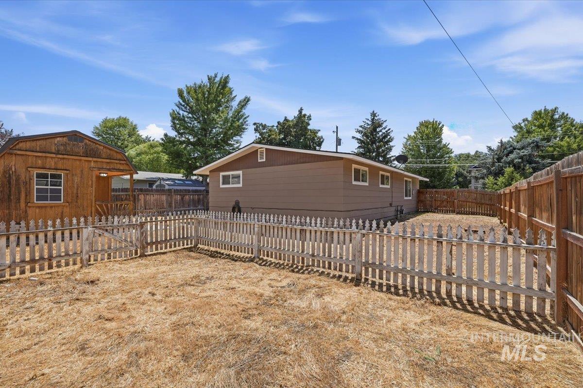 1360 W Targee St Property Photo 34