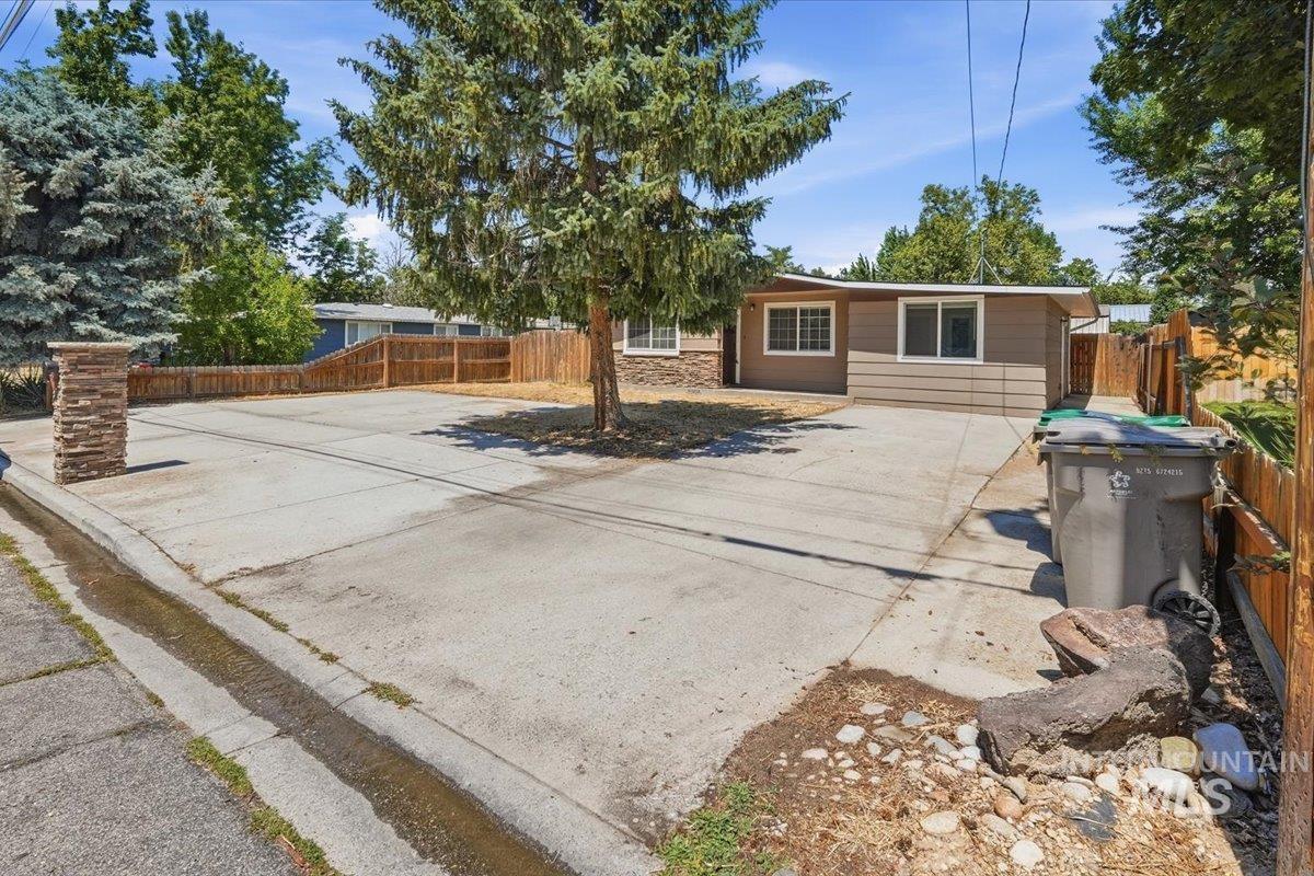 1360 W Targee St Property Photo 37