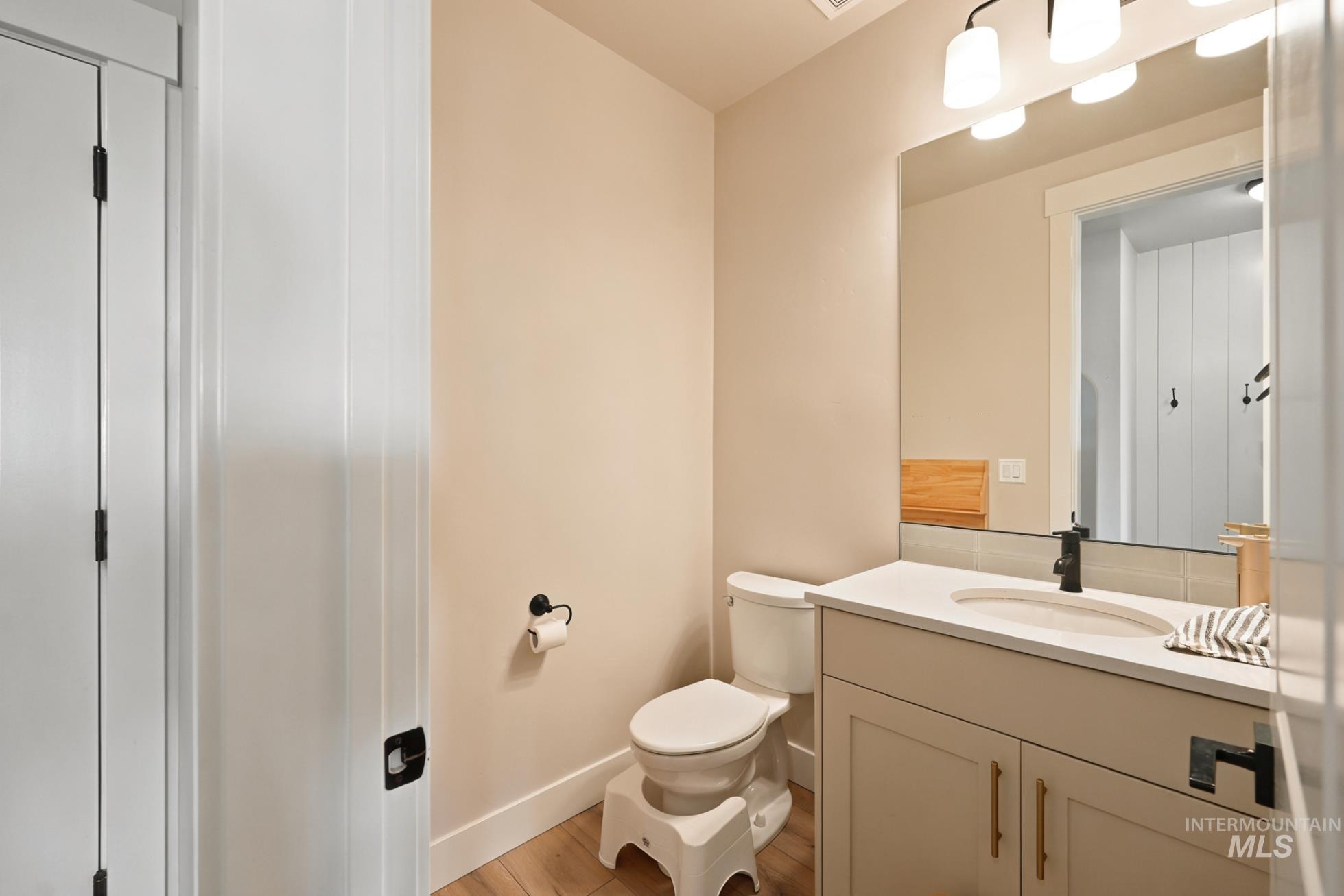 6933 S Zenith Property Photo 10
