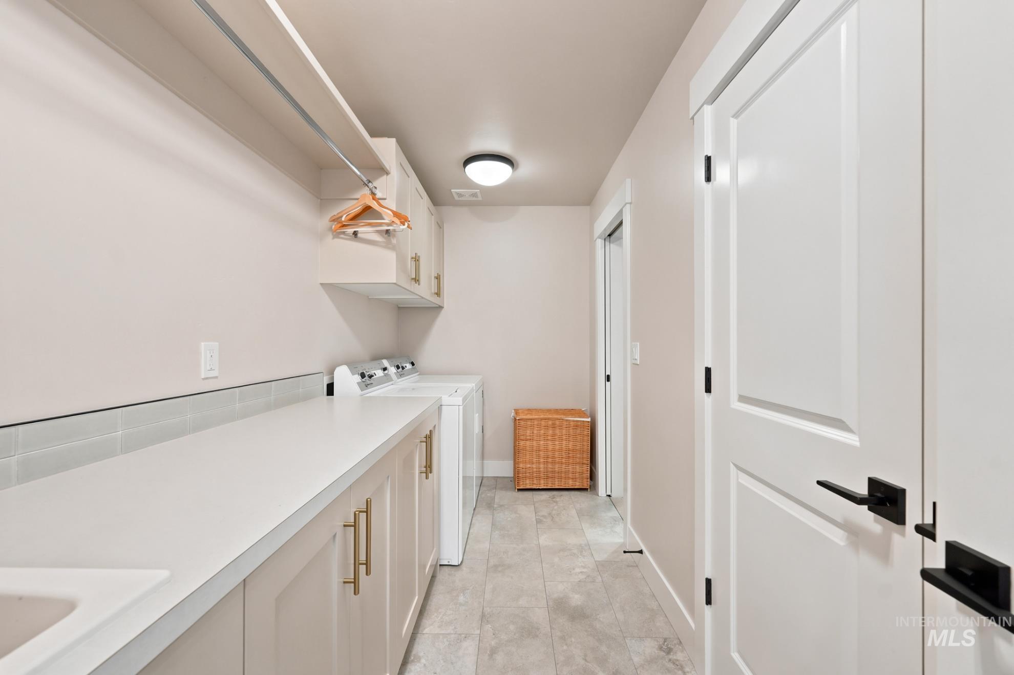 6933 S Zenith Property Photo 18