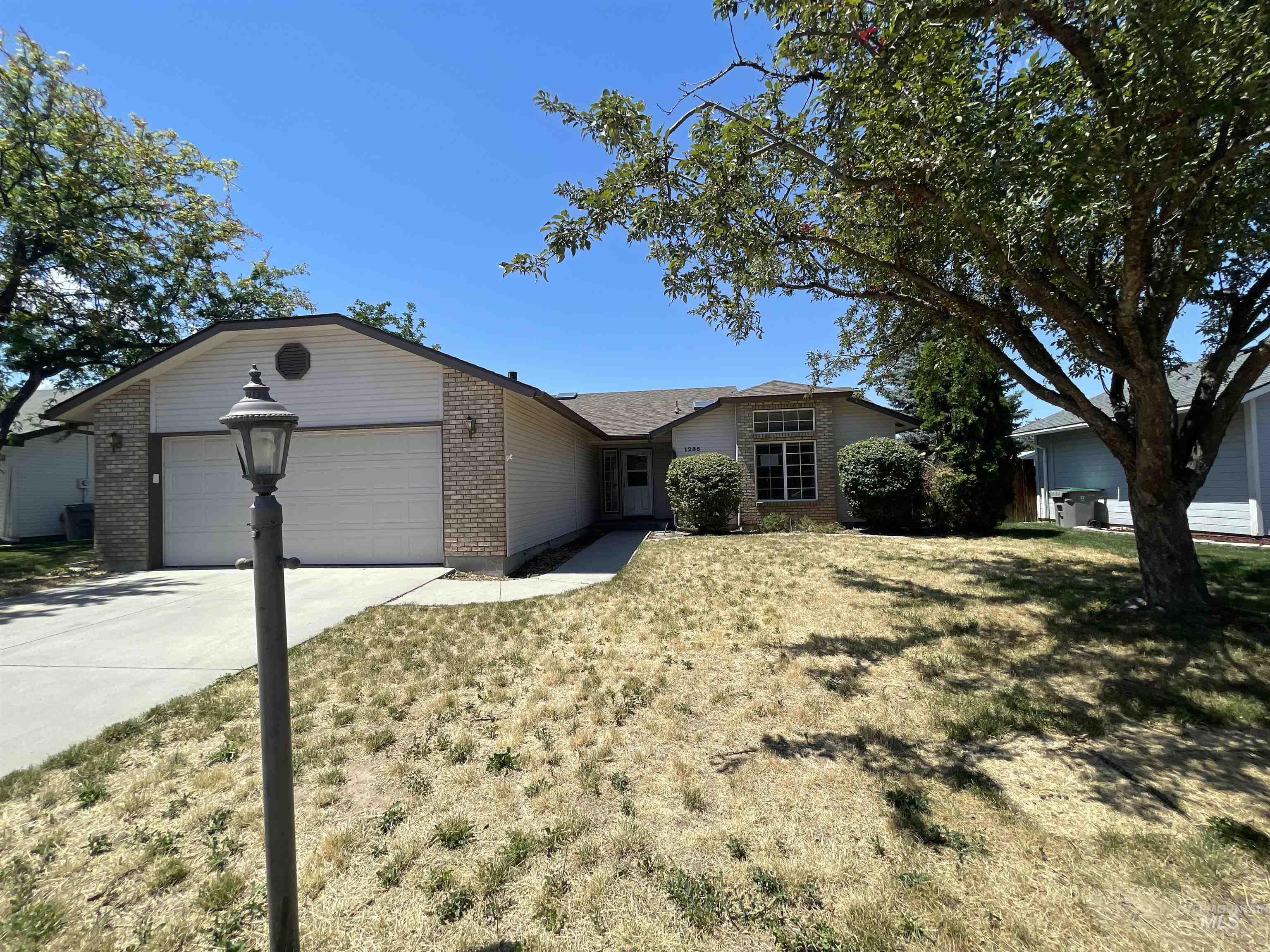 1285 N Aster Pl Property Photo 1