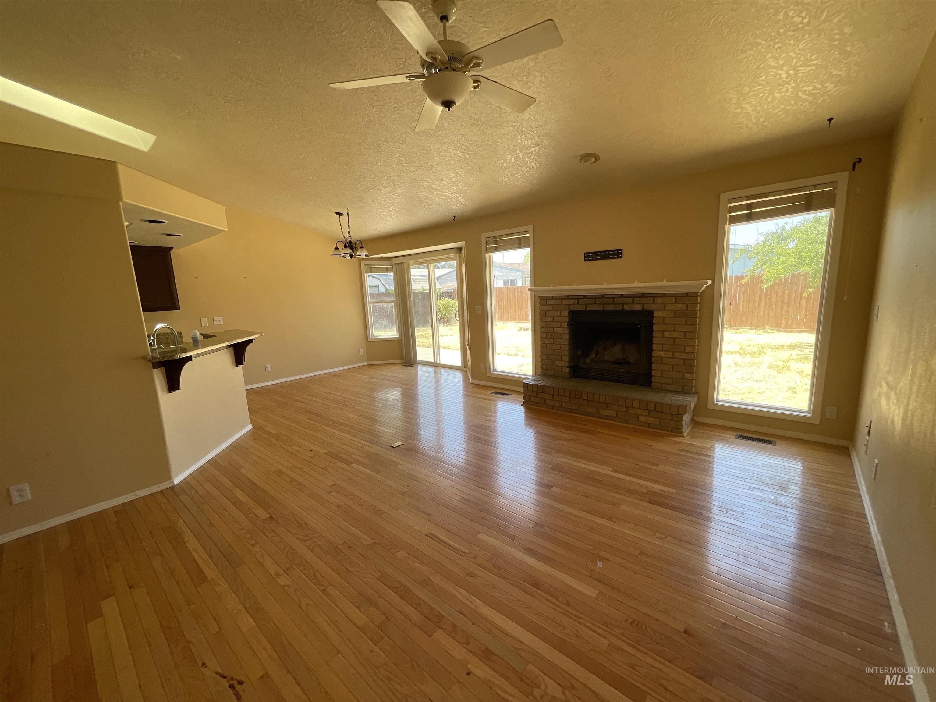 1285 N Aster Pl Property Photo 2
