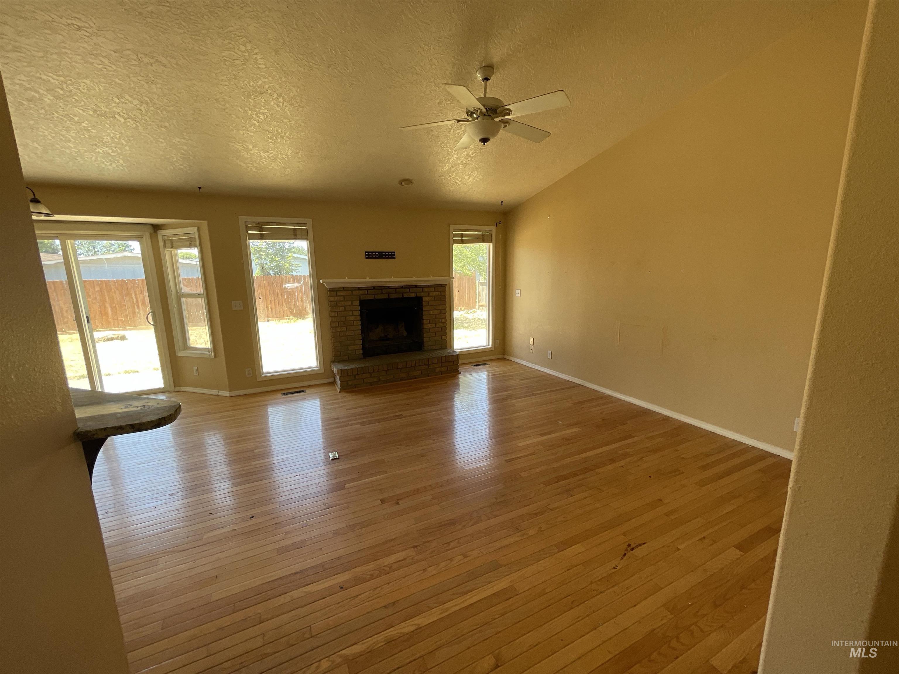 1285 N Aster Pl Property Photo 3