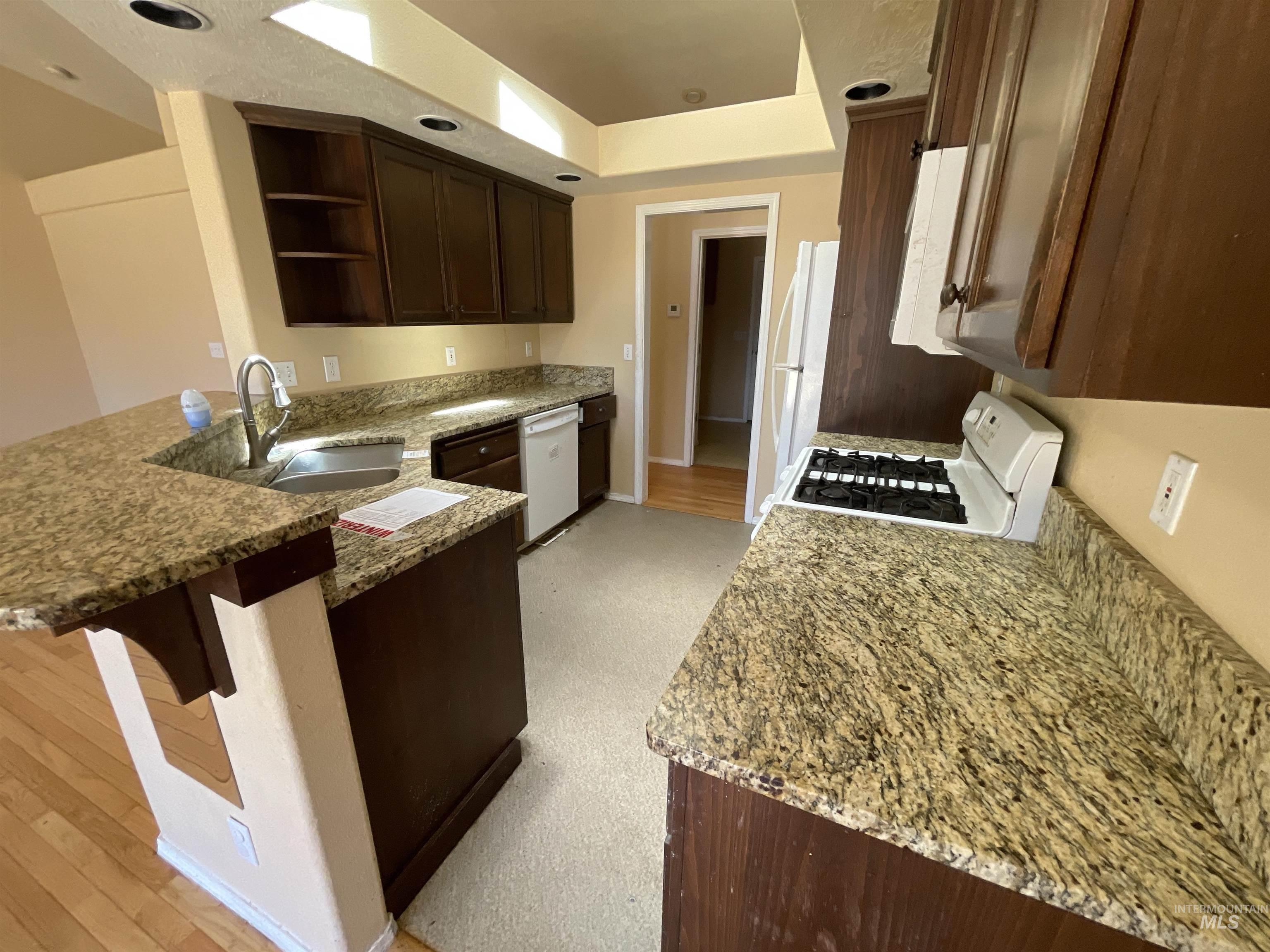 1285 N Aster Pl Property Photo 5