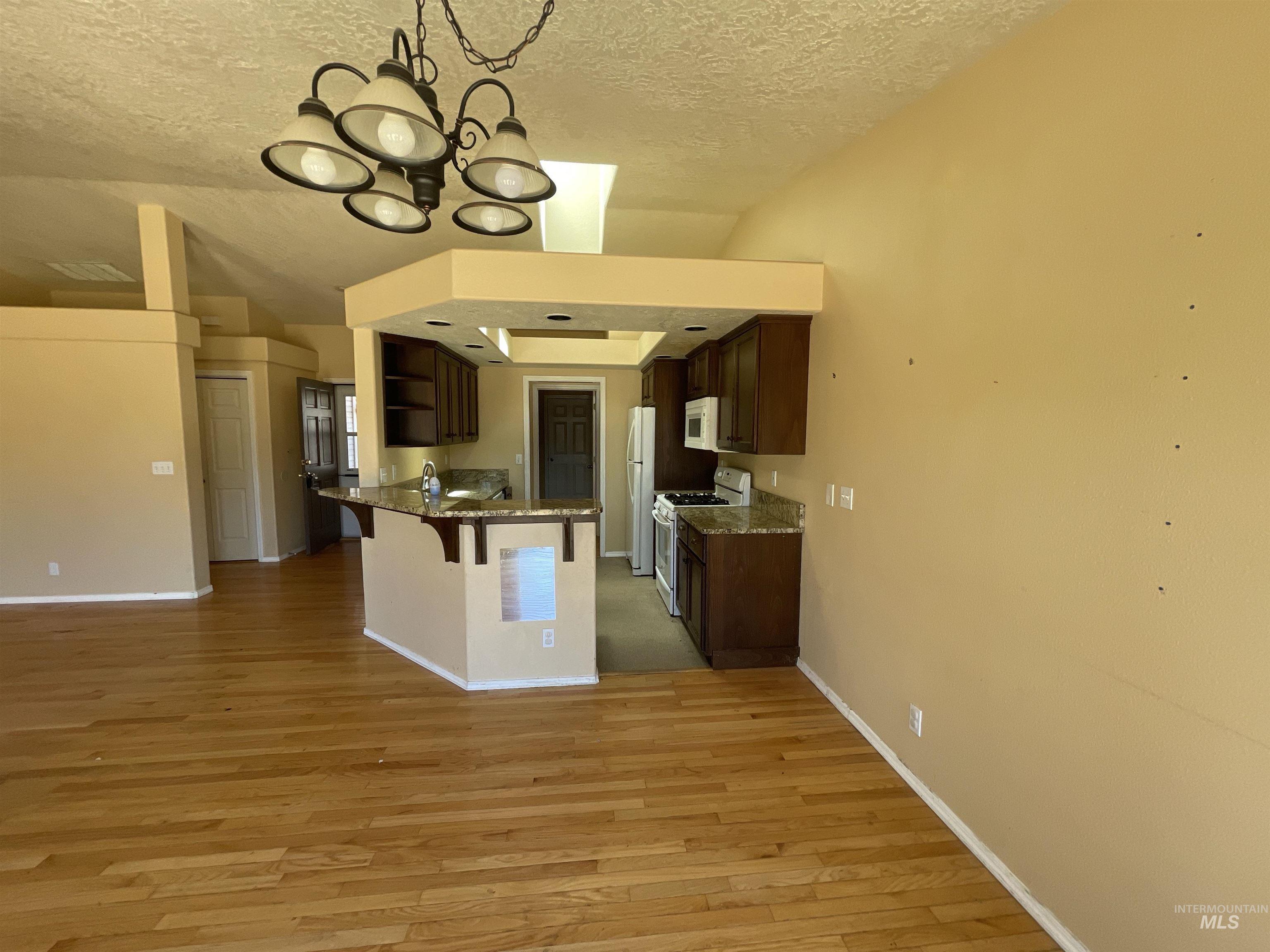 1285 N Aster Pl Property Photo 6