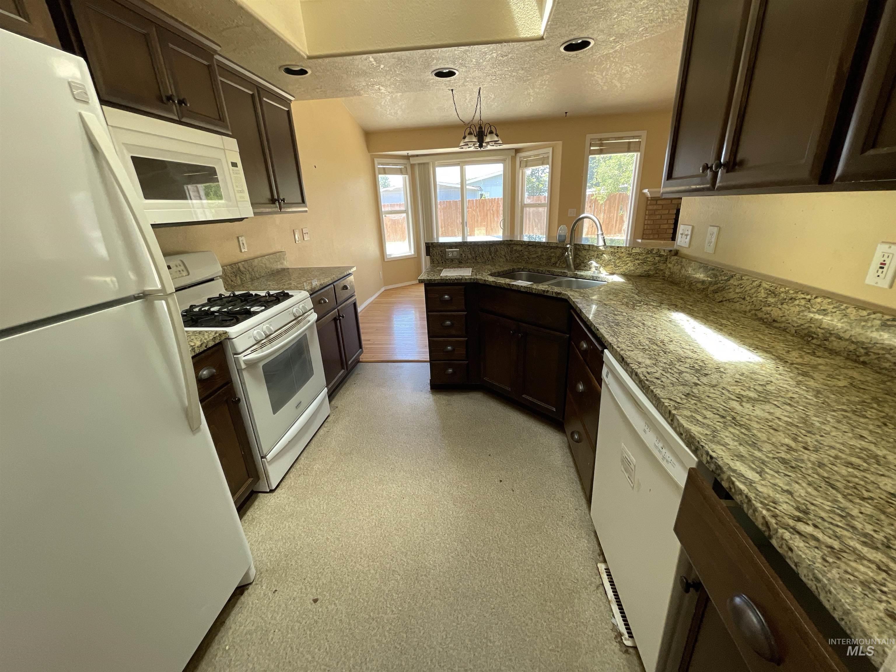 1285 N Aster Pl Property Photo 7