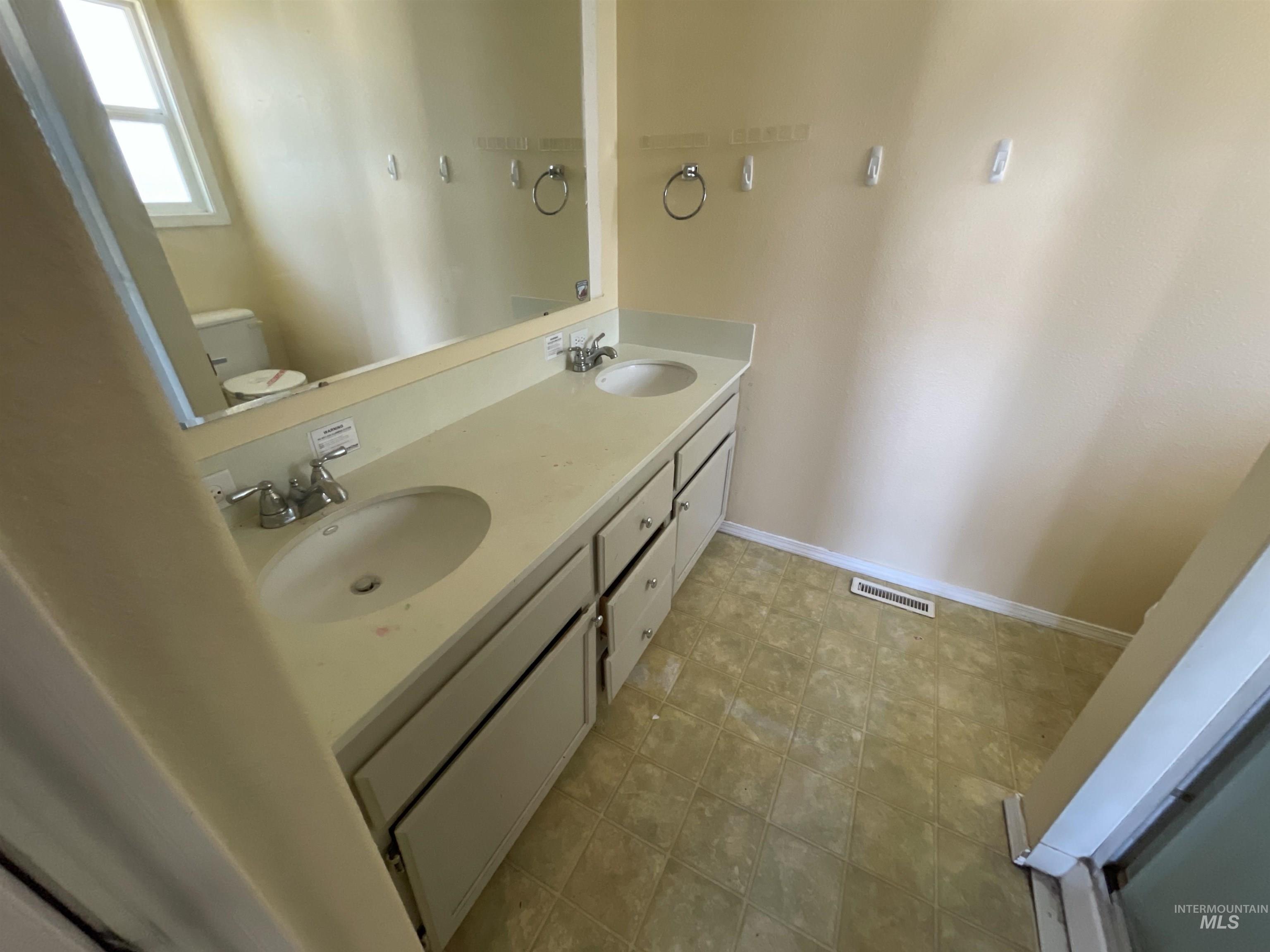1285 N Aster Pl Property Photo 10