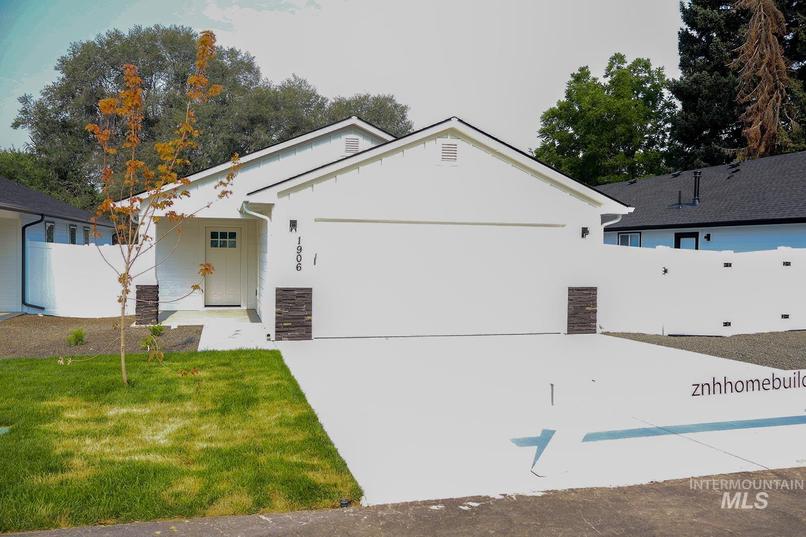 1906 Oregon Lane Property Photo 1