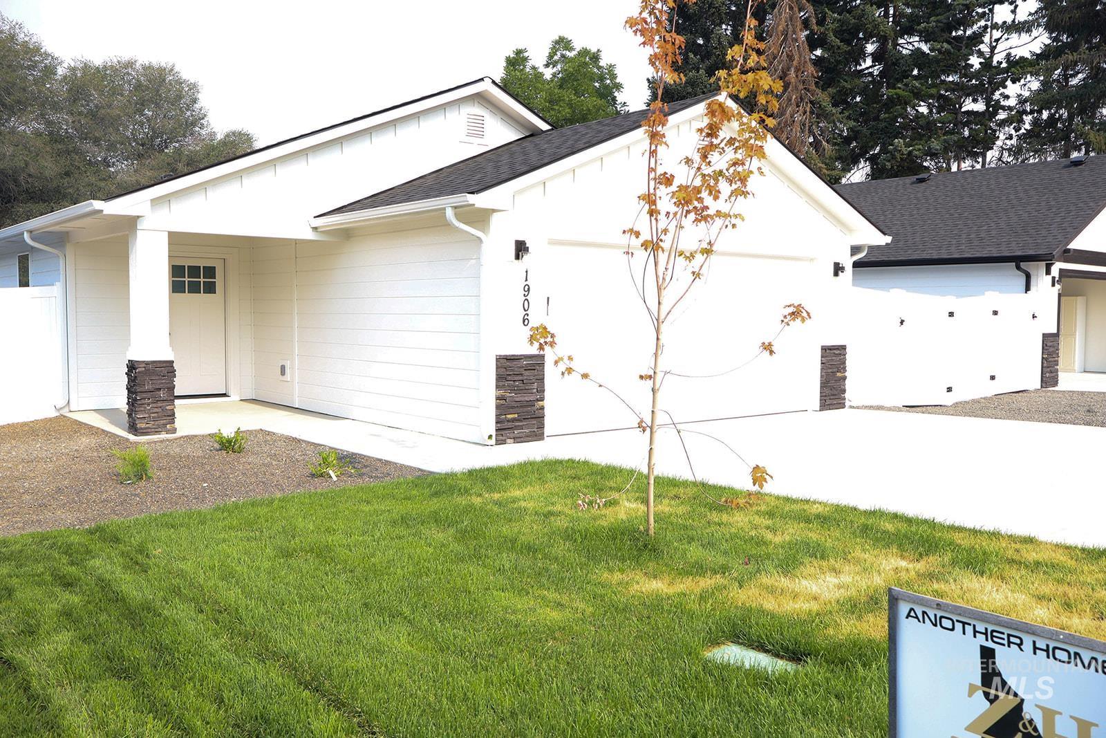 1906 Oregon Lane Property Photo 2