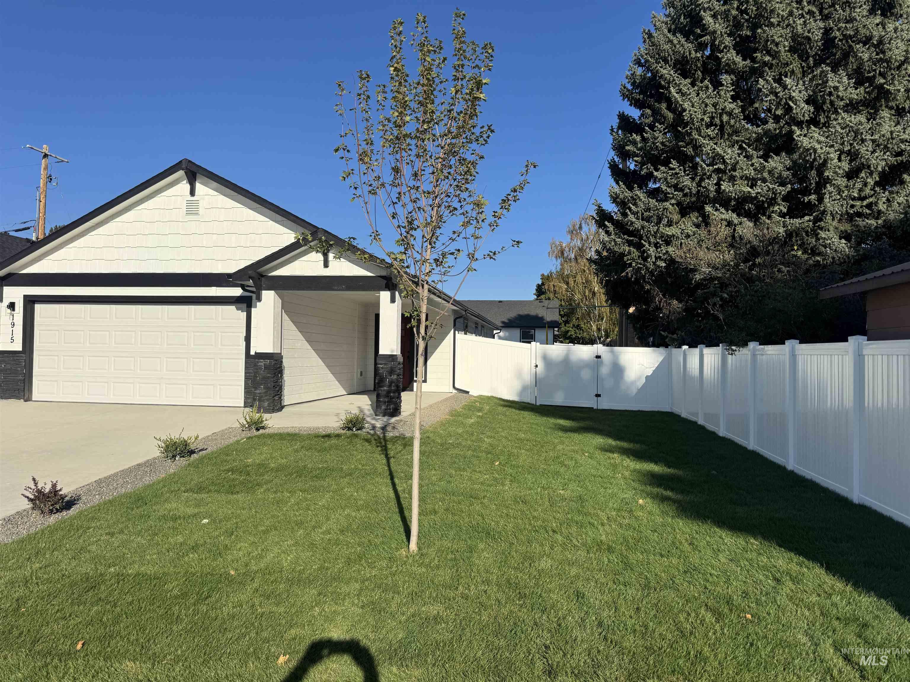 1915 Oregon Avenue Property Photo 1