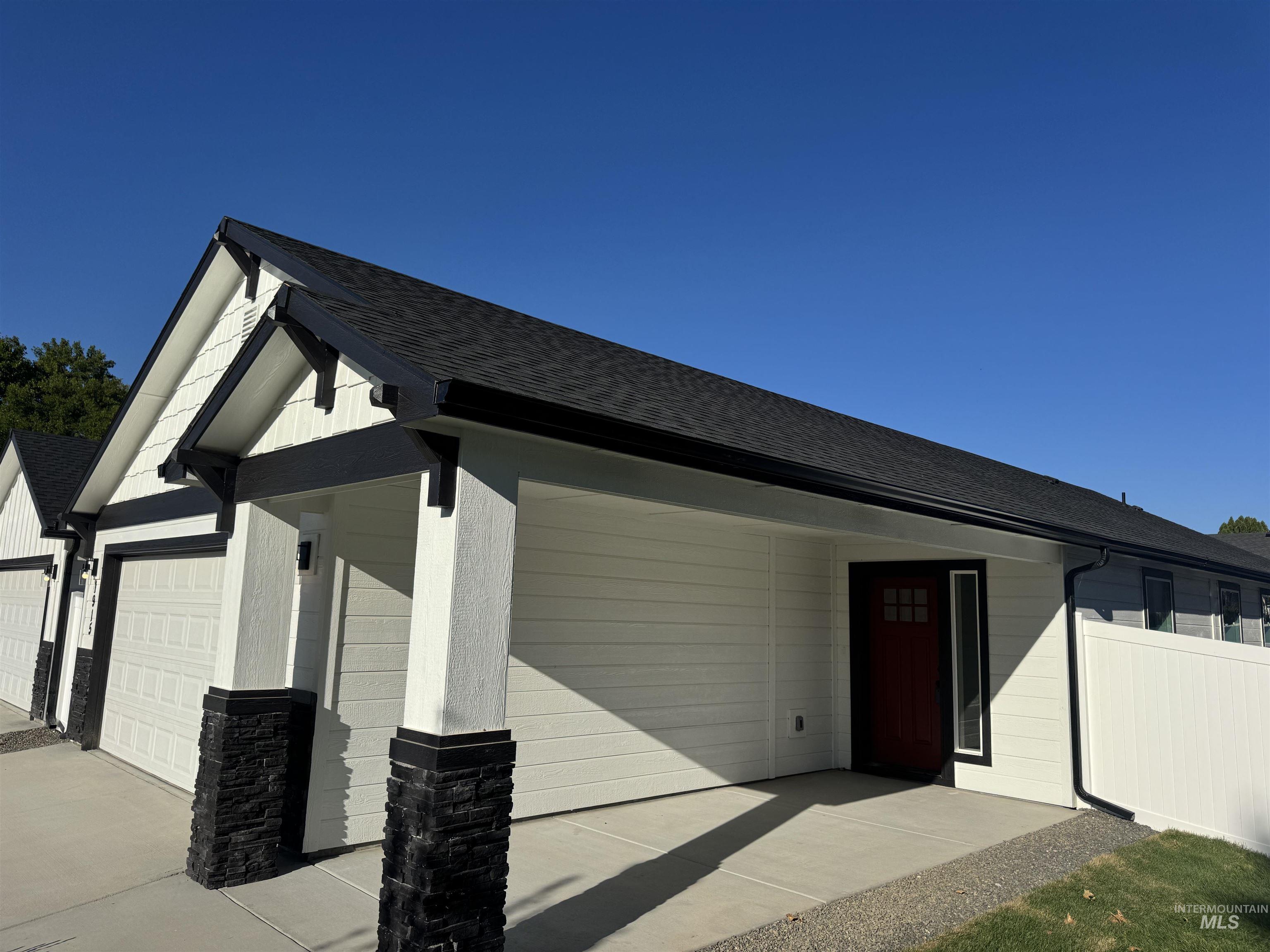 1915 Oregon Avenue Property Photo 3