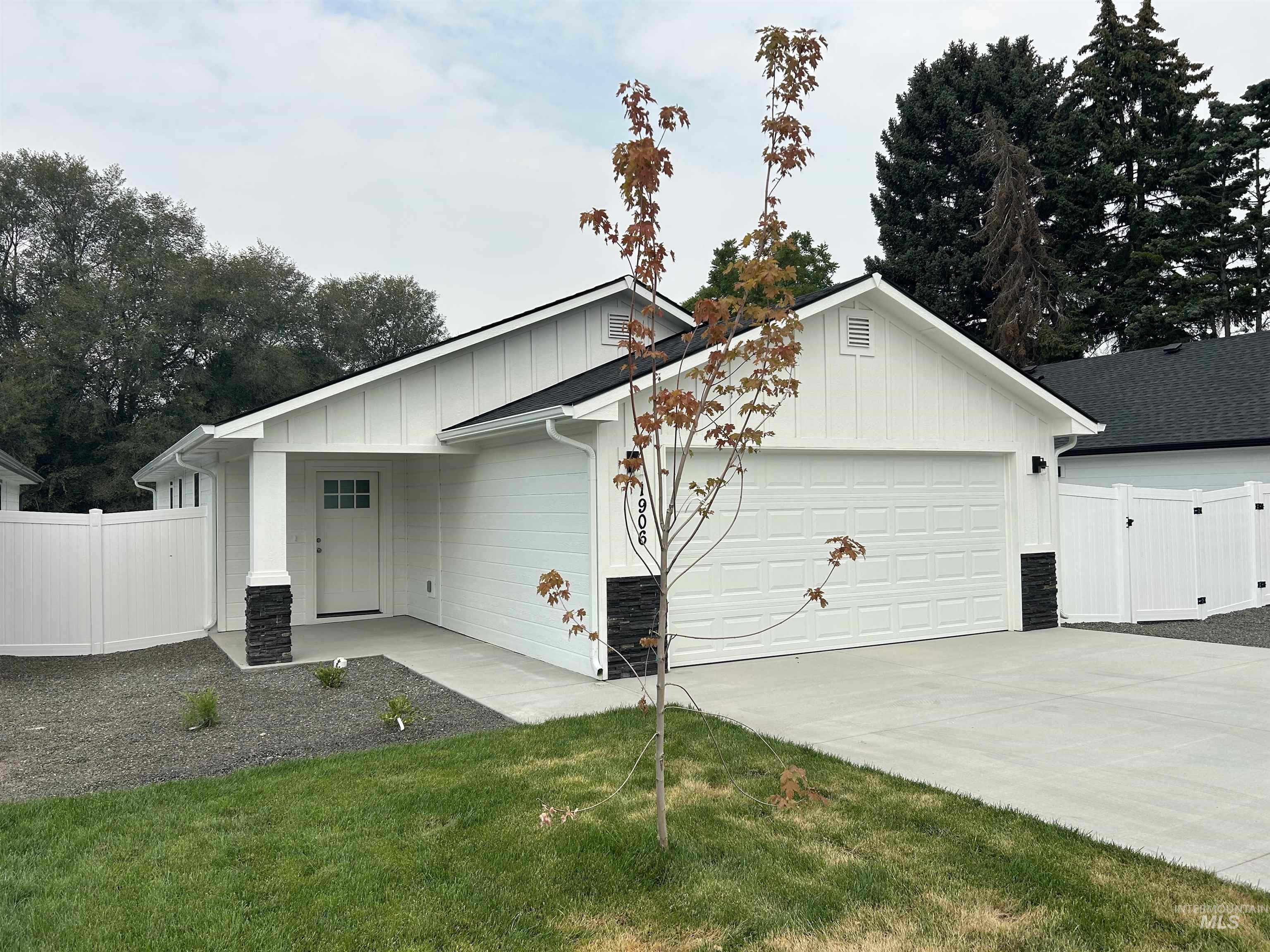 1911 Oregon Avenue Property Photo 1