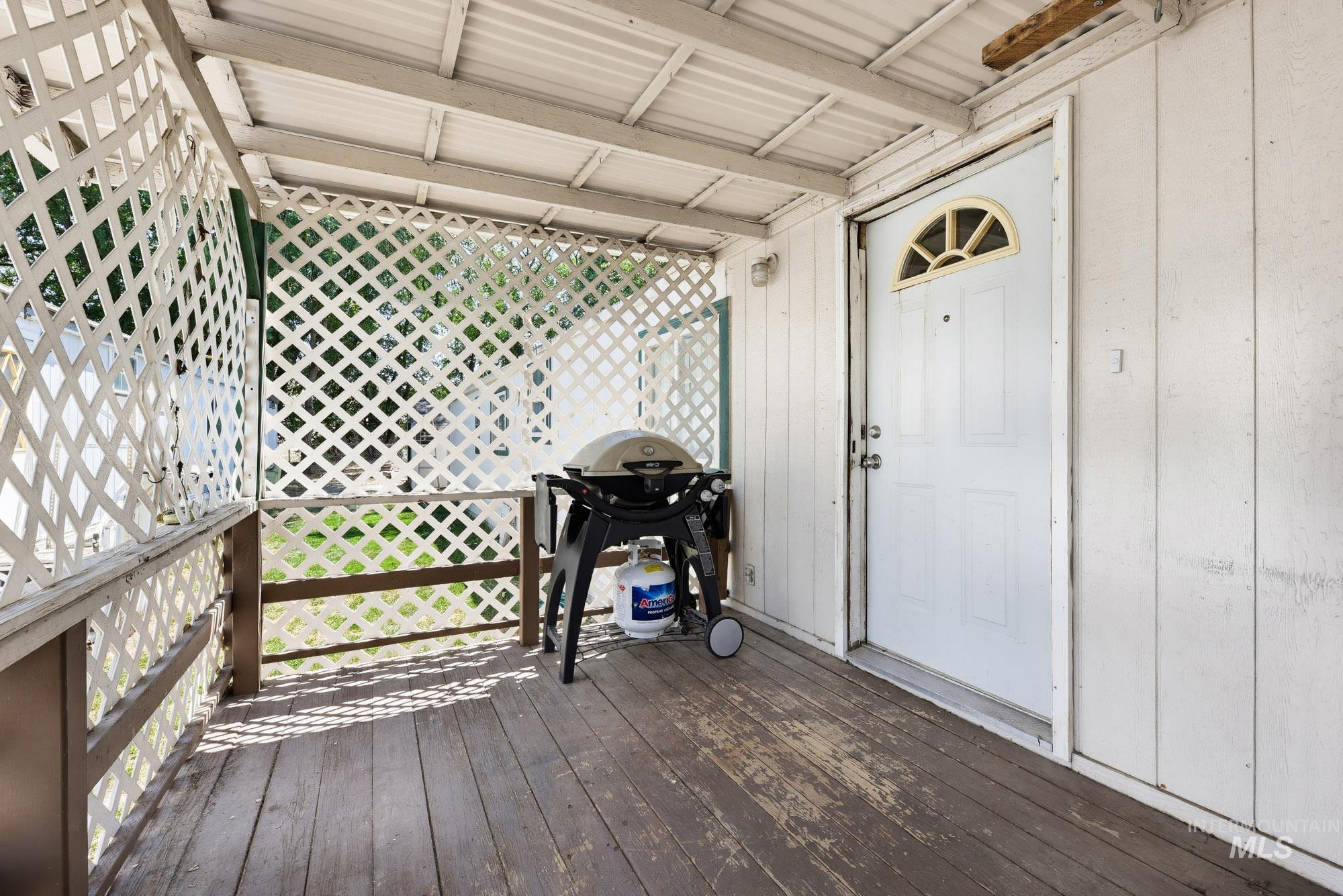 1237 W Fleetwood Ln Property Photo 2