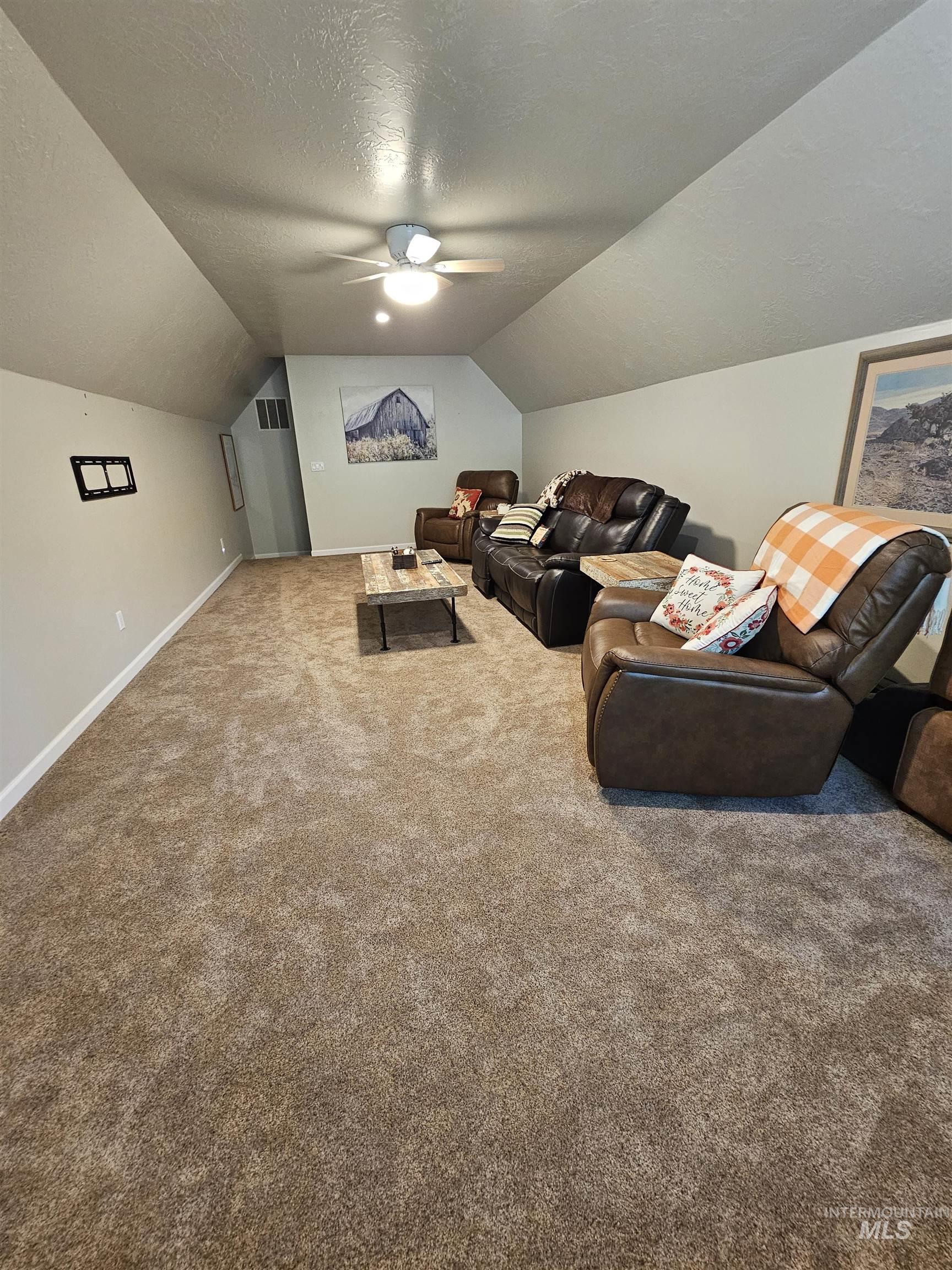 4490 Vardon Rd Property Photo 3