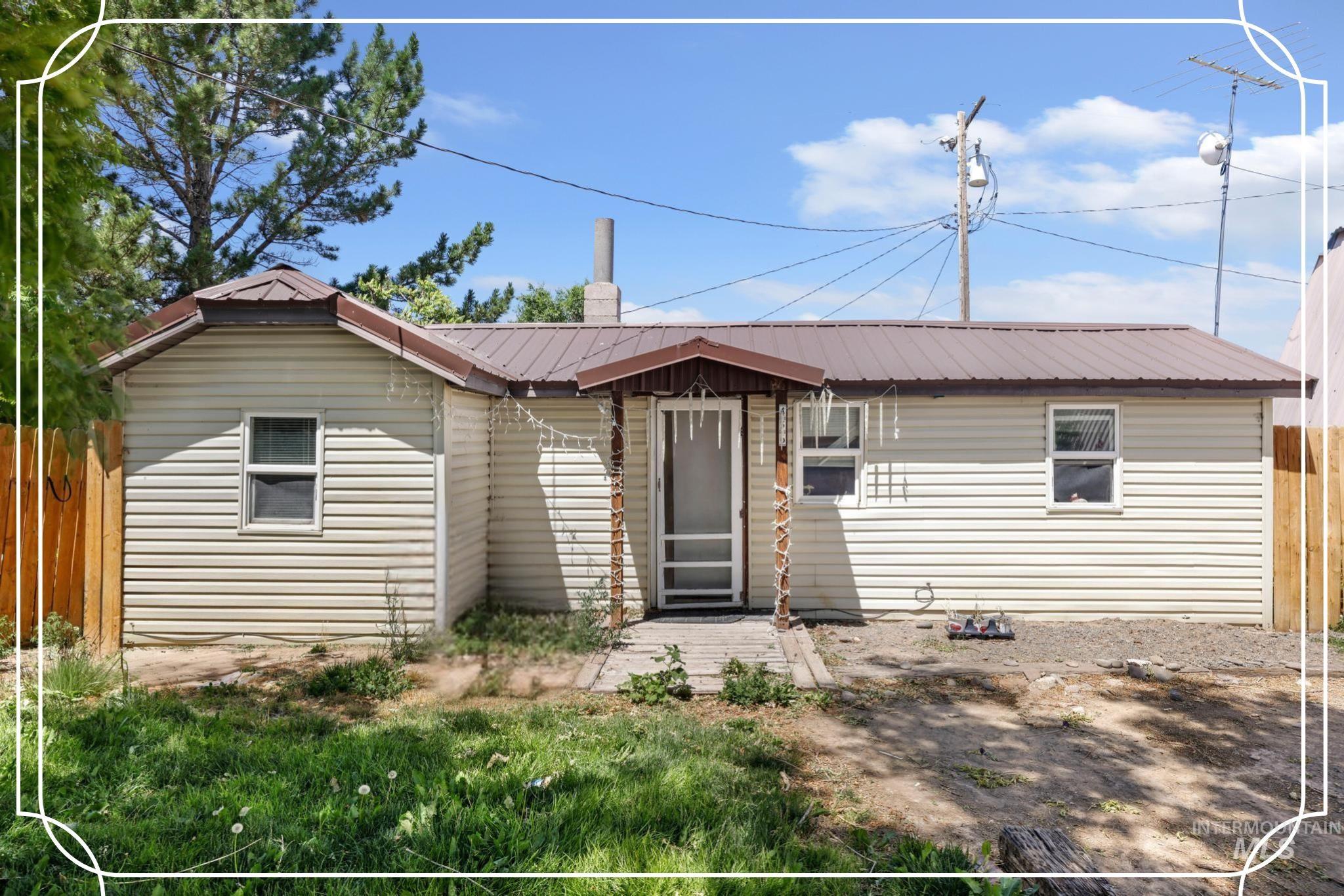 436 Oak St Property Photo 1