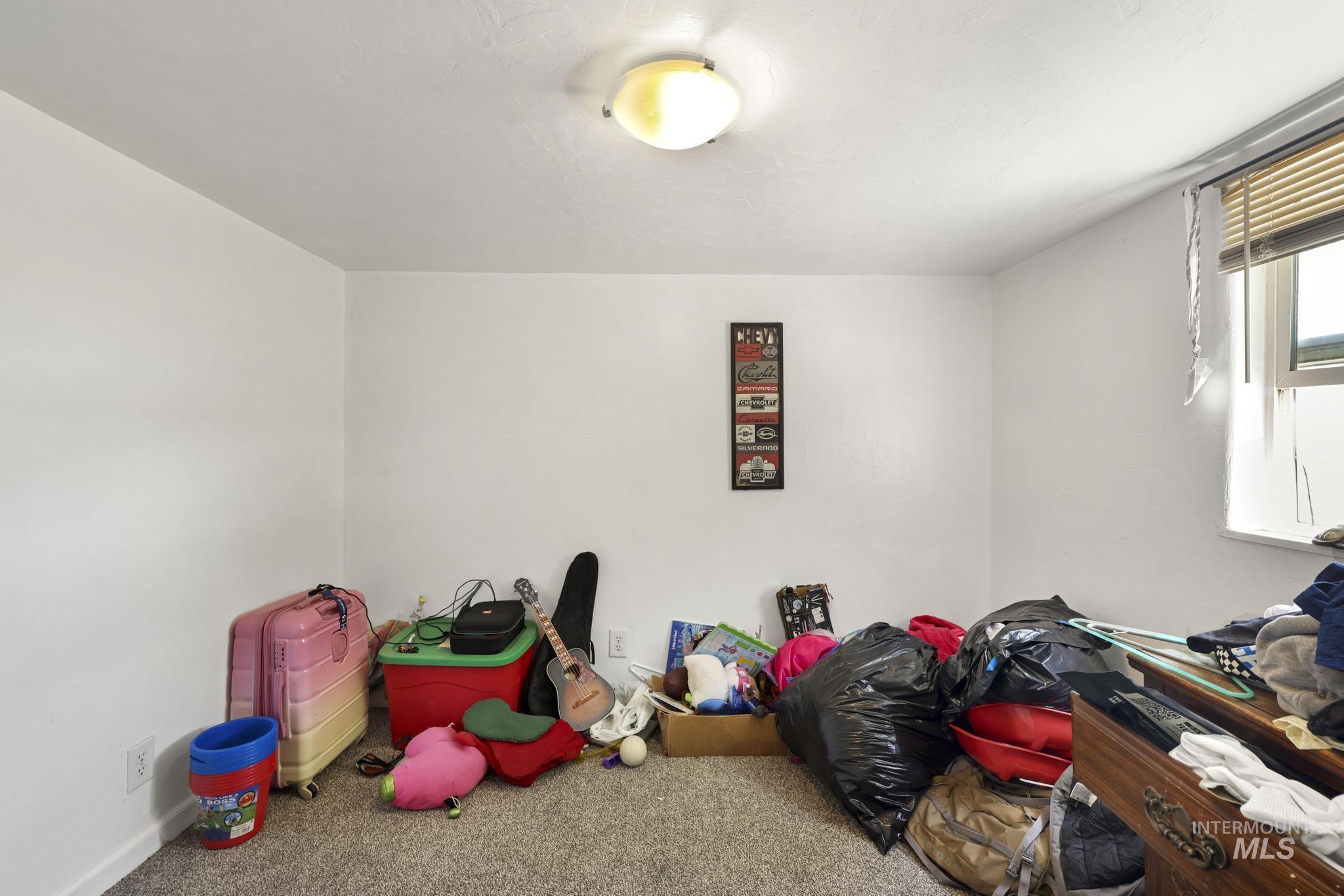 436 Oak St Property Photo 6