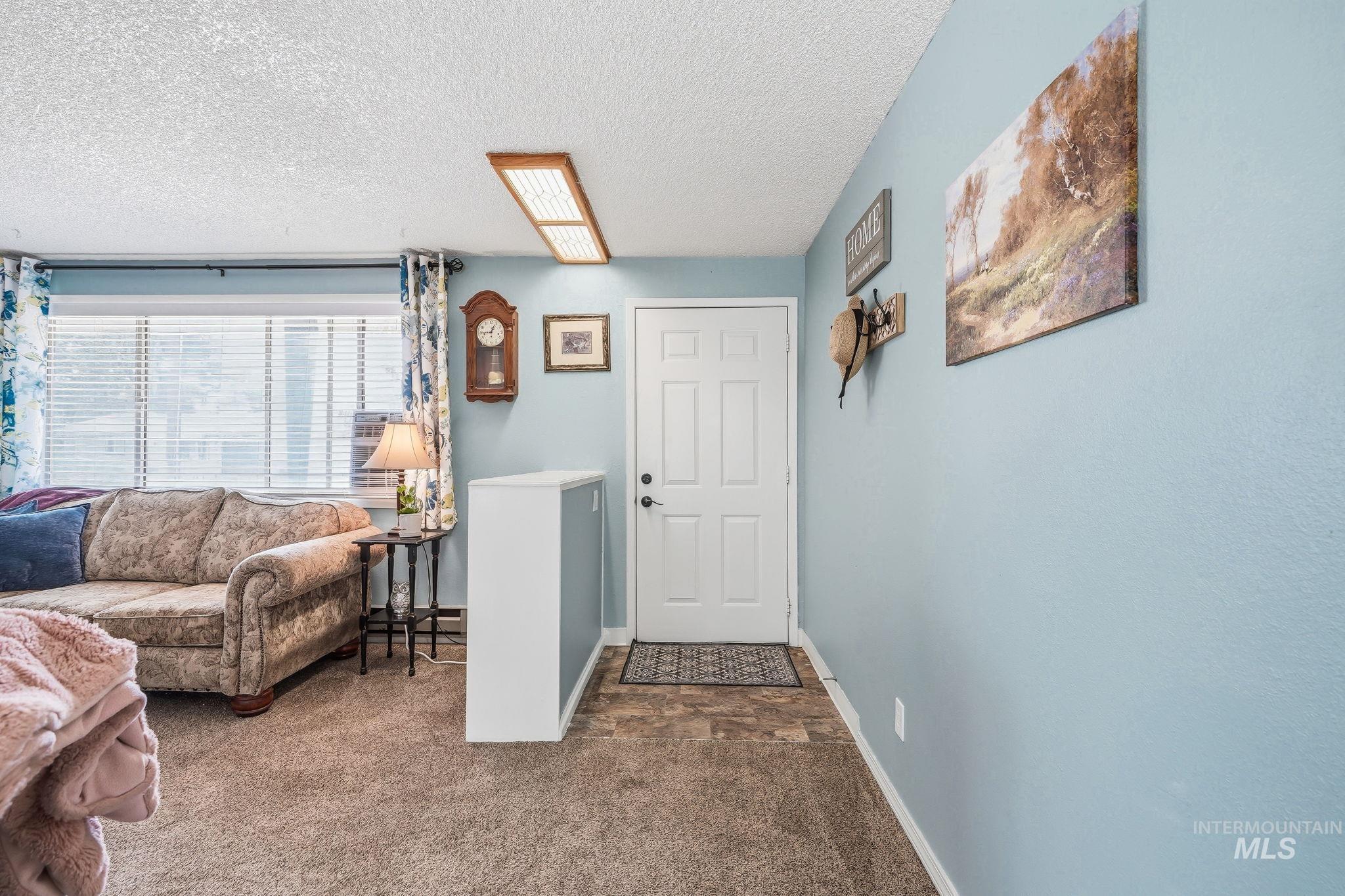 1218 W Chateau Property Photo 5