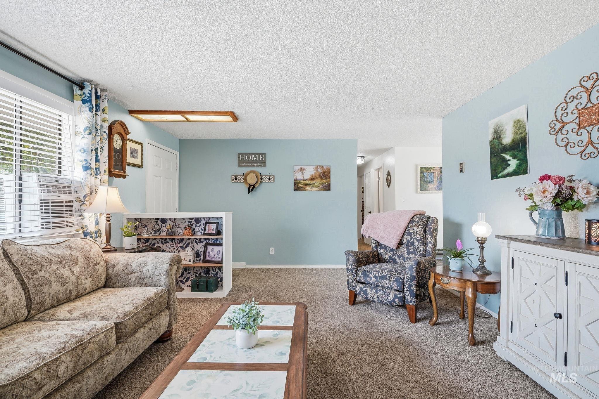 1218 W Chateau Property Photo 10