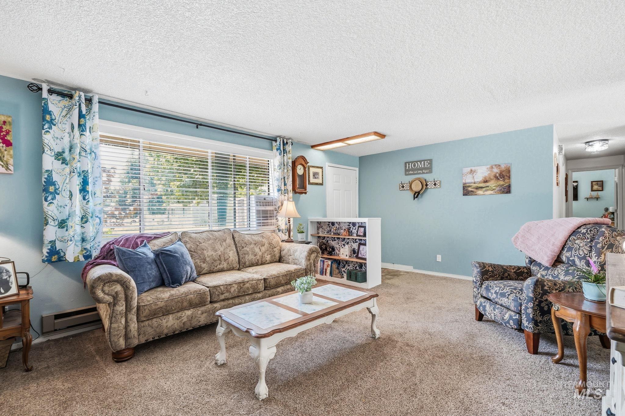 1218 W Chateau Property Photo 11