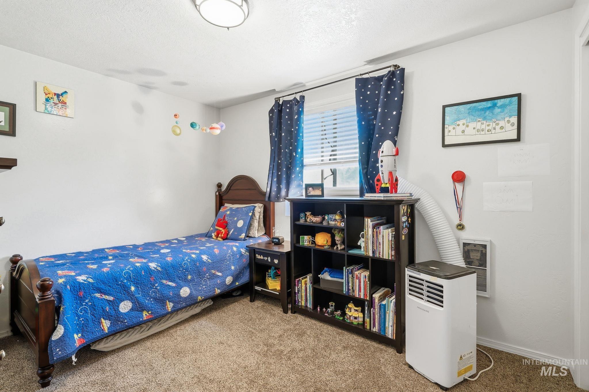 1218 W Chateau Property Photo 22