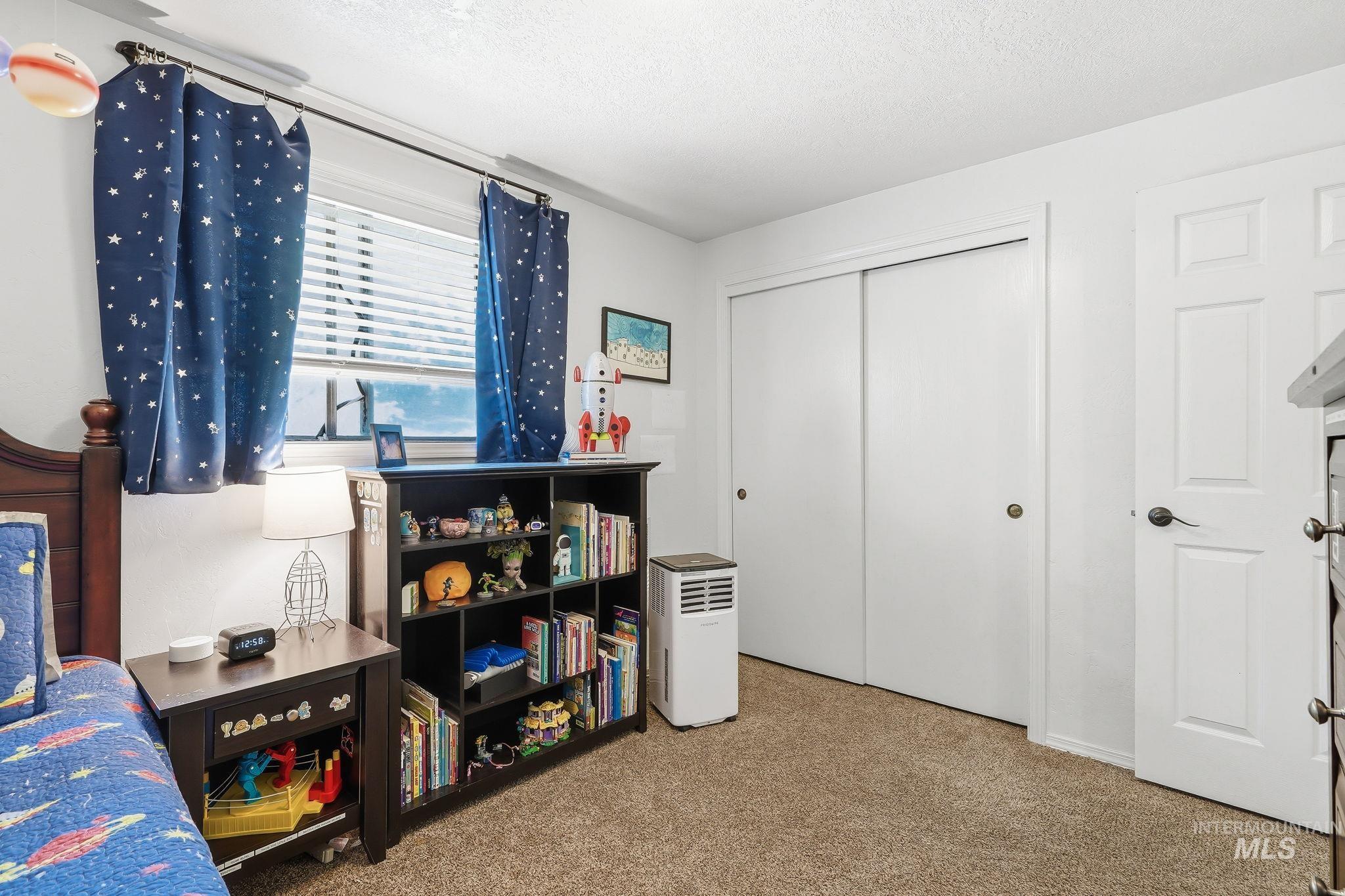 1218 W Chateau Property Photo 23