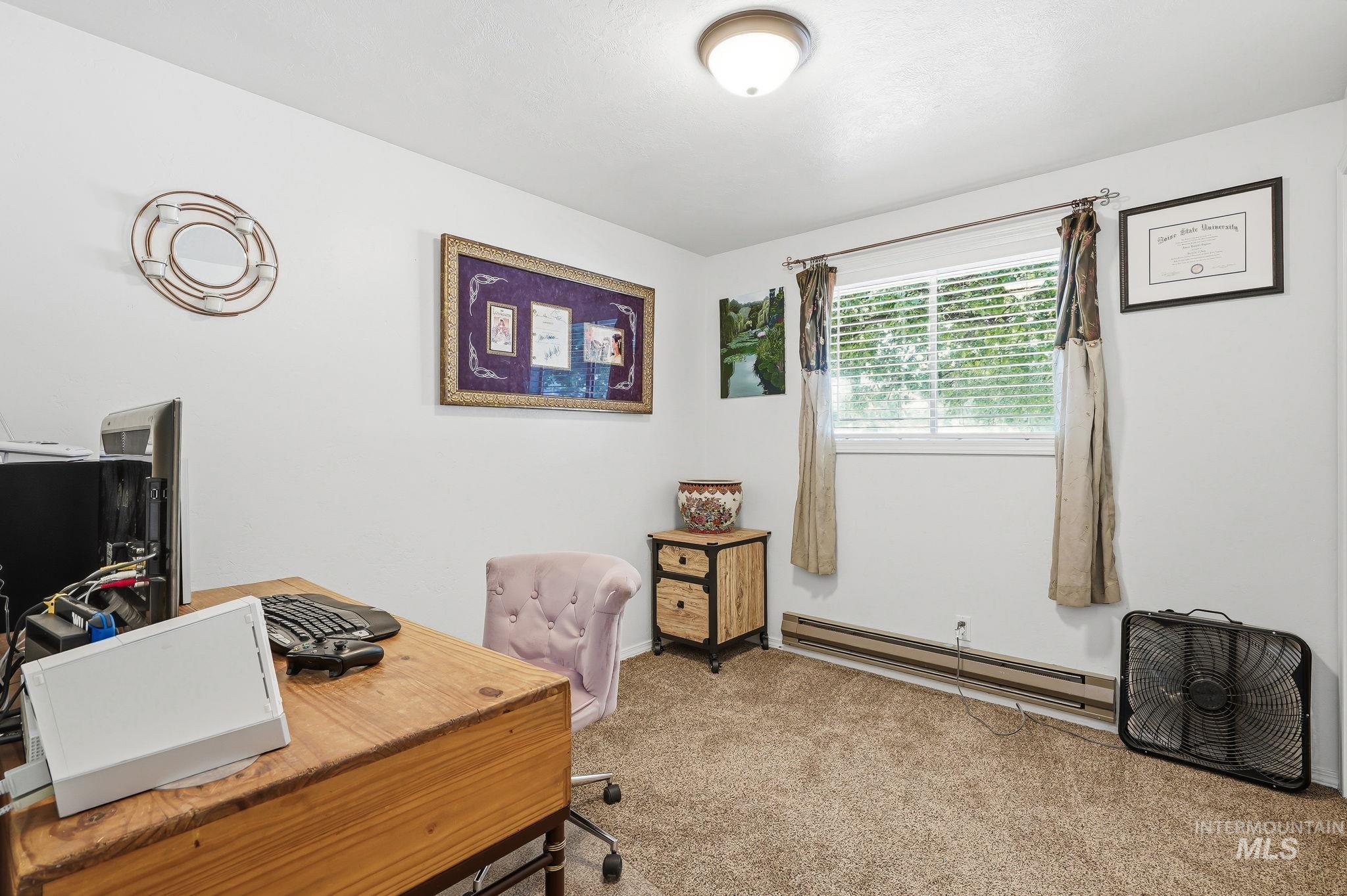 1218 W Chateau Property Photo 27