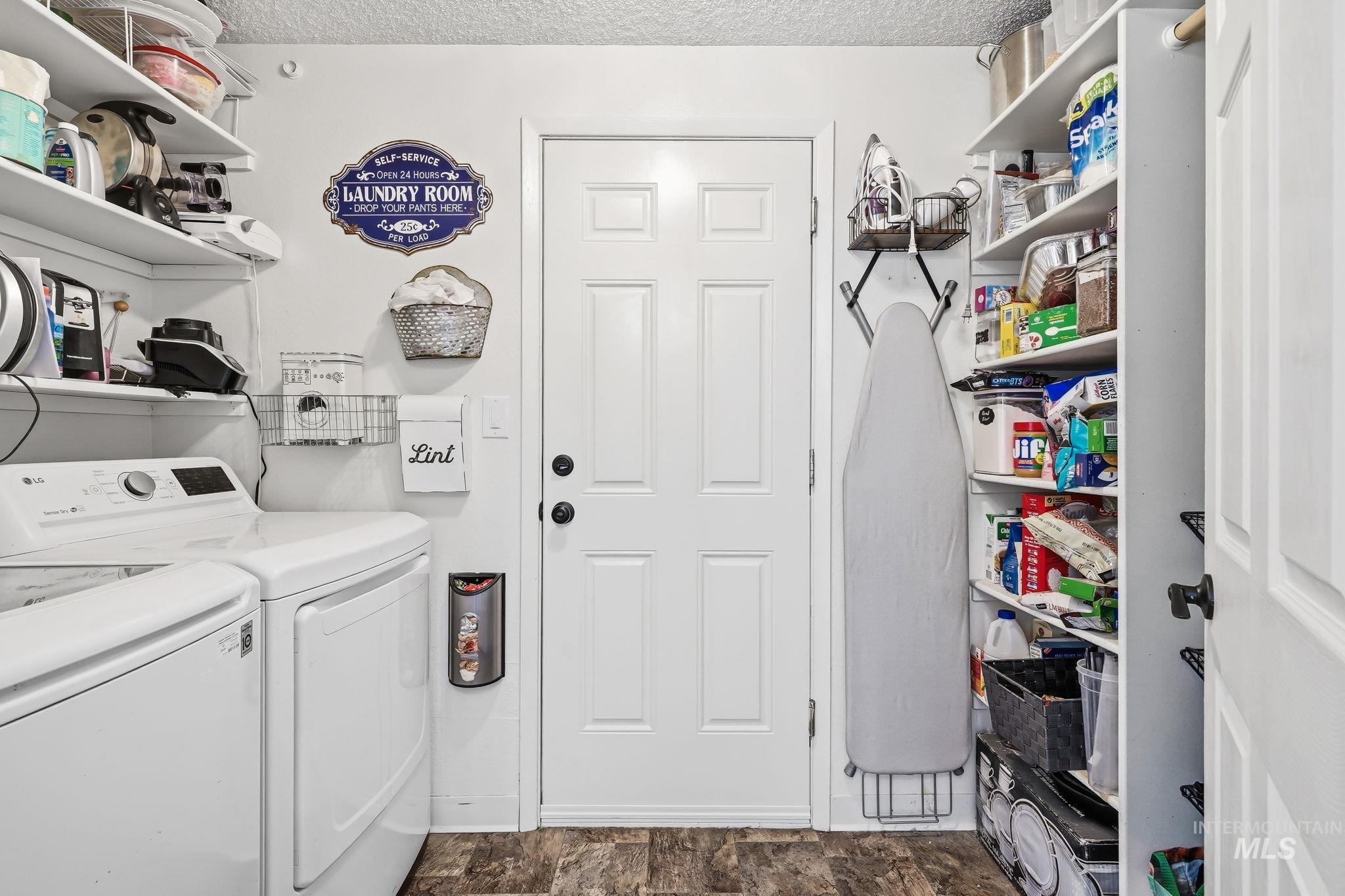 1218 W Chateau Property Photo 29