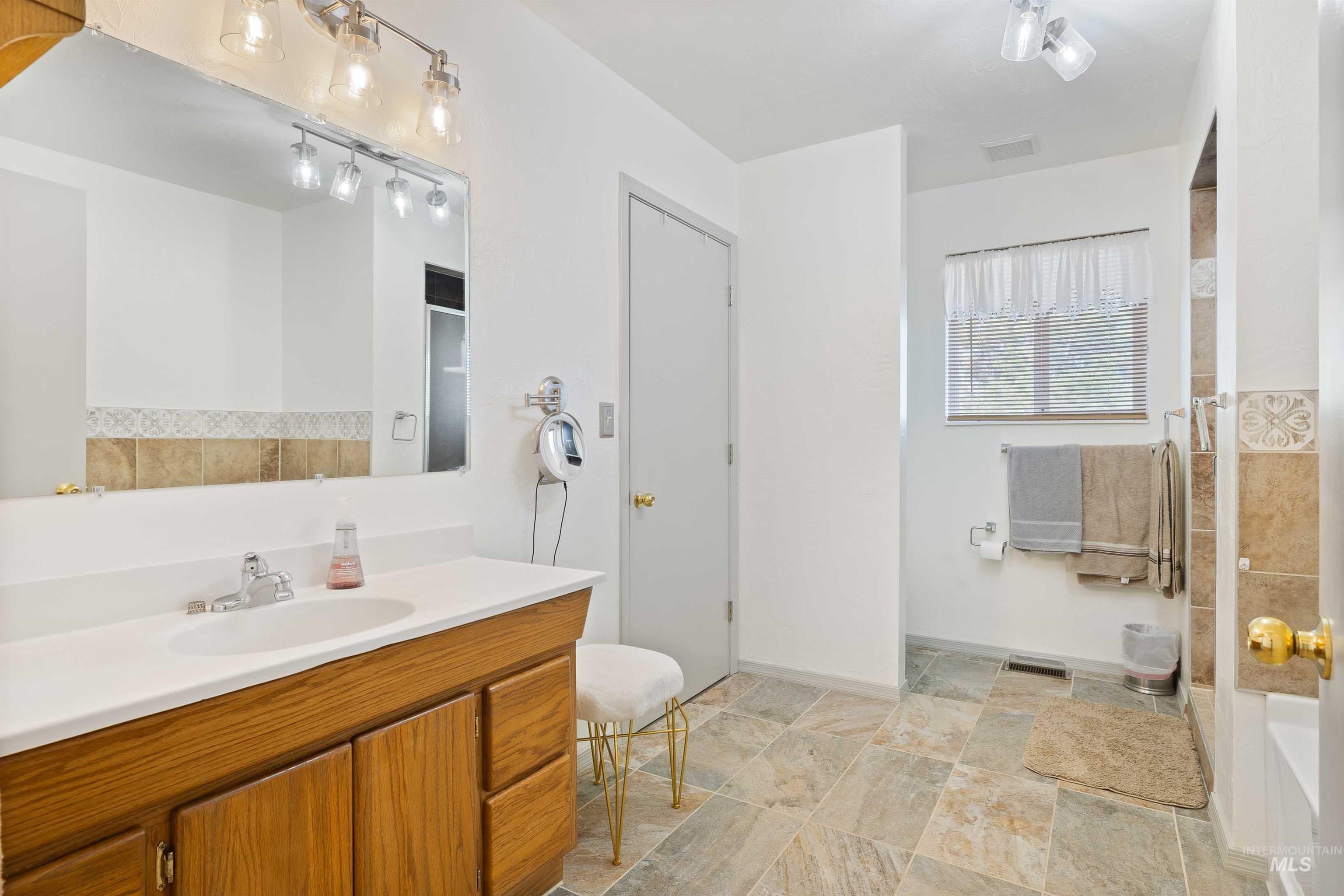 4277 N 1400 E Property Photo 17