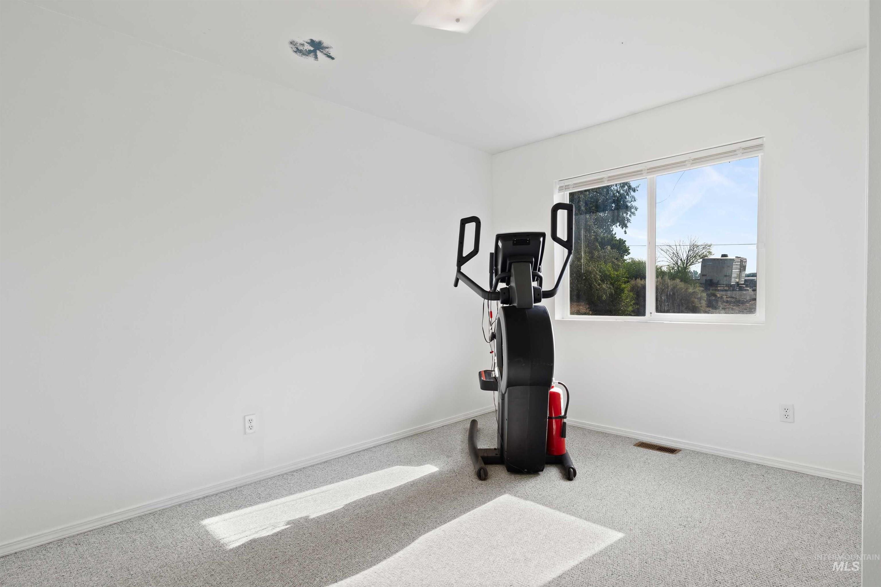 4277 N 1400 E Property Photo 20