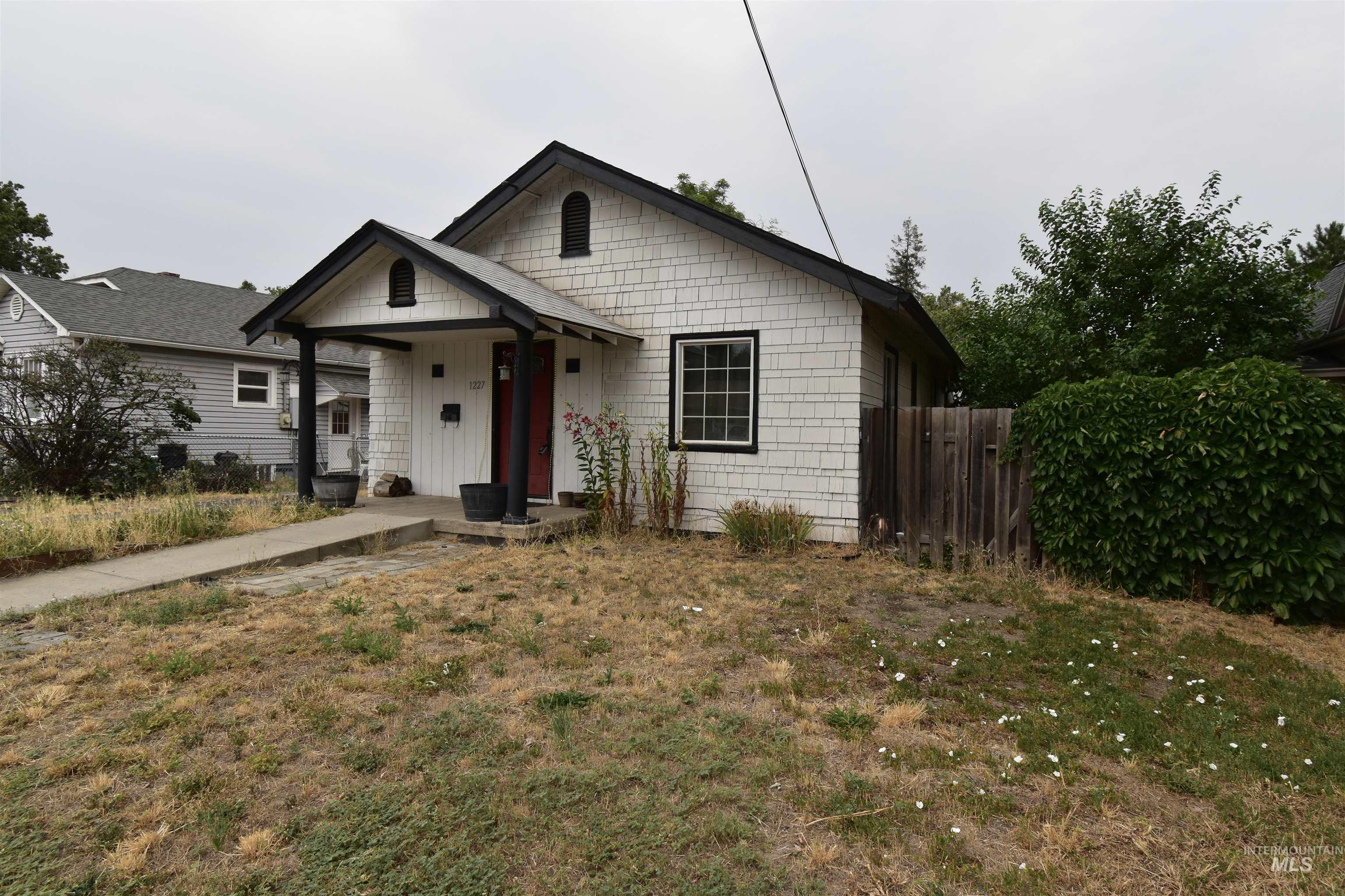1227 14th Ave Property Photo 1