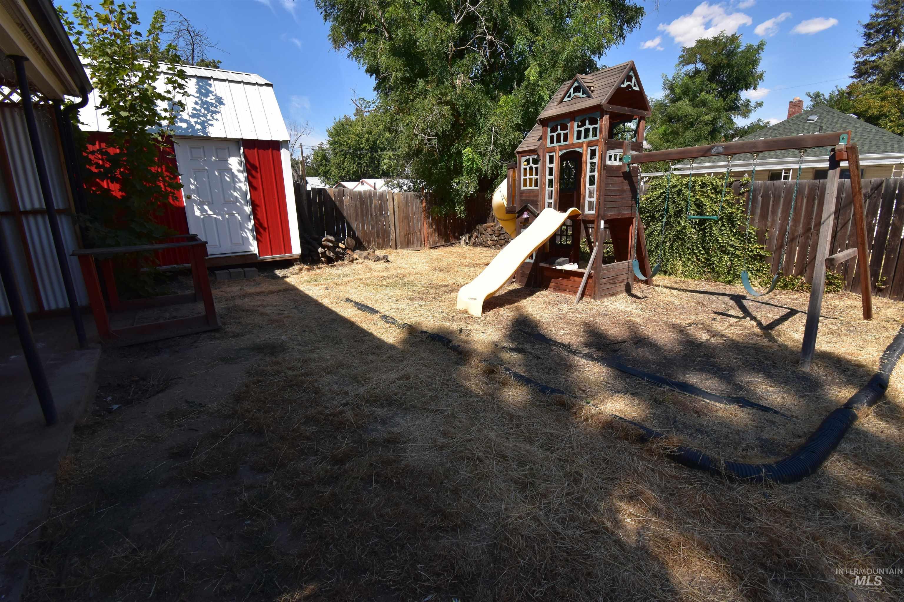 1227 14th Ave Property Photo 12
